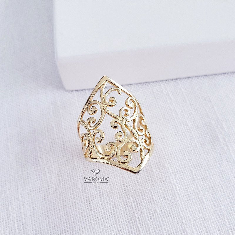 Anel ornamentado vazado banhado a ouro 18k