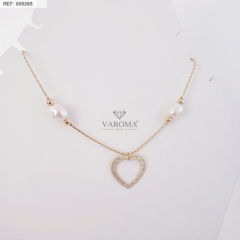 Choker com bolinhas e pérolas com pingente de coração banhada em ouro 18k