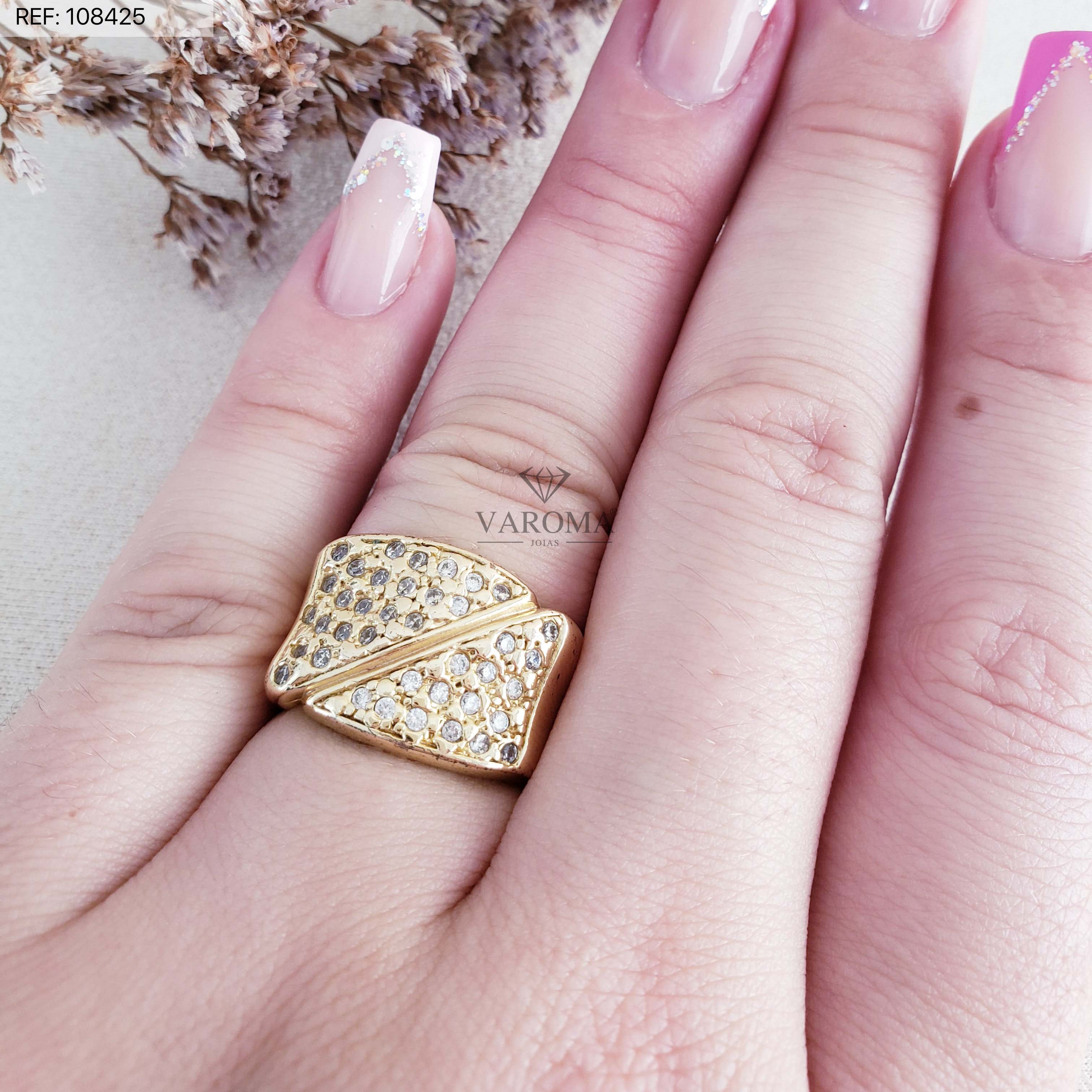 Anel Cravejado com Zircônias Banhado a Ouro 18k