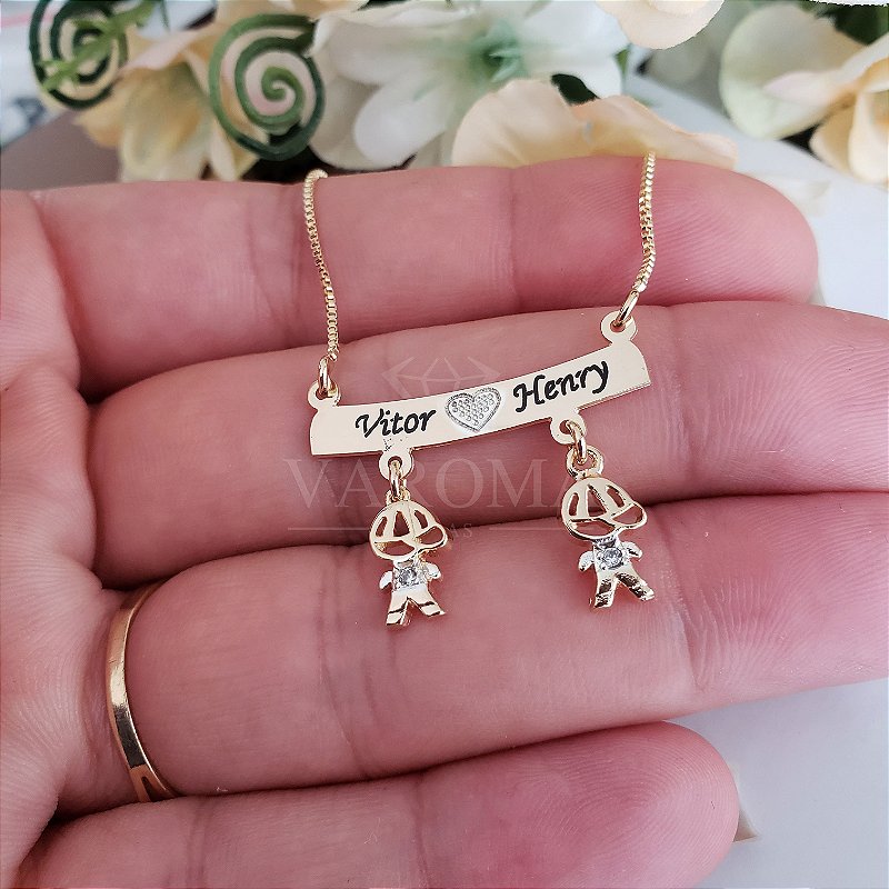 Colar personalizável canga  com casal e nome banhado em ouro 18k