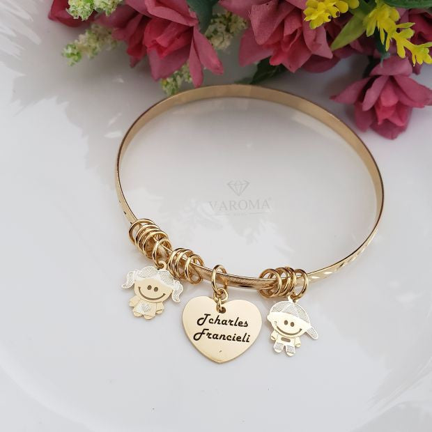 Bracelete com coração personalizável e dois meninos ou meninas banhado em ouro 18k