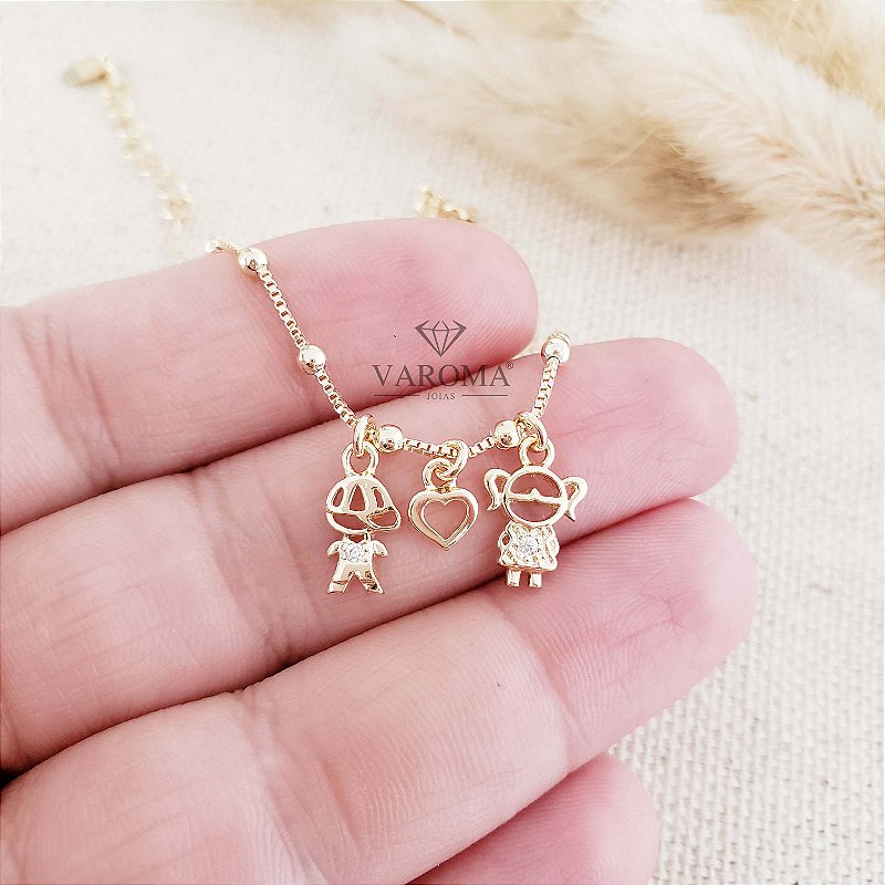 Pulseira de bolinhas com coraçãozinho e dois pingentes de filhos banhada em ouro 18k