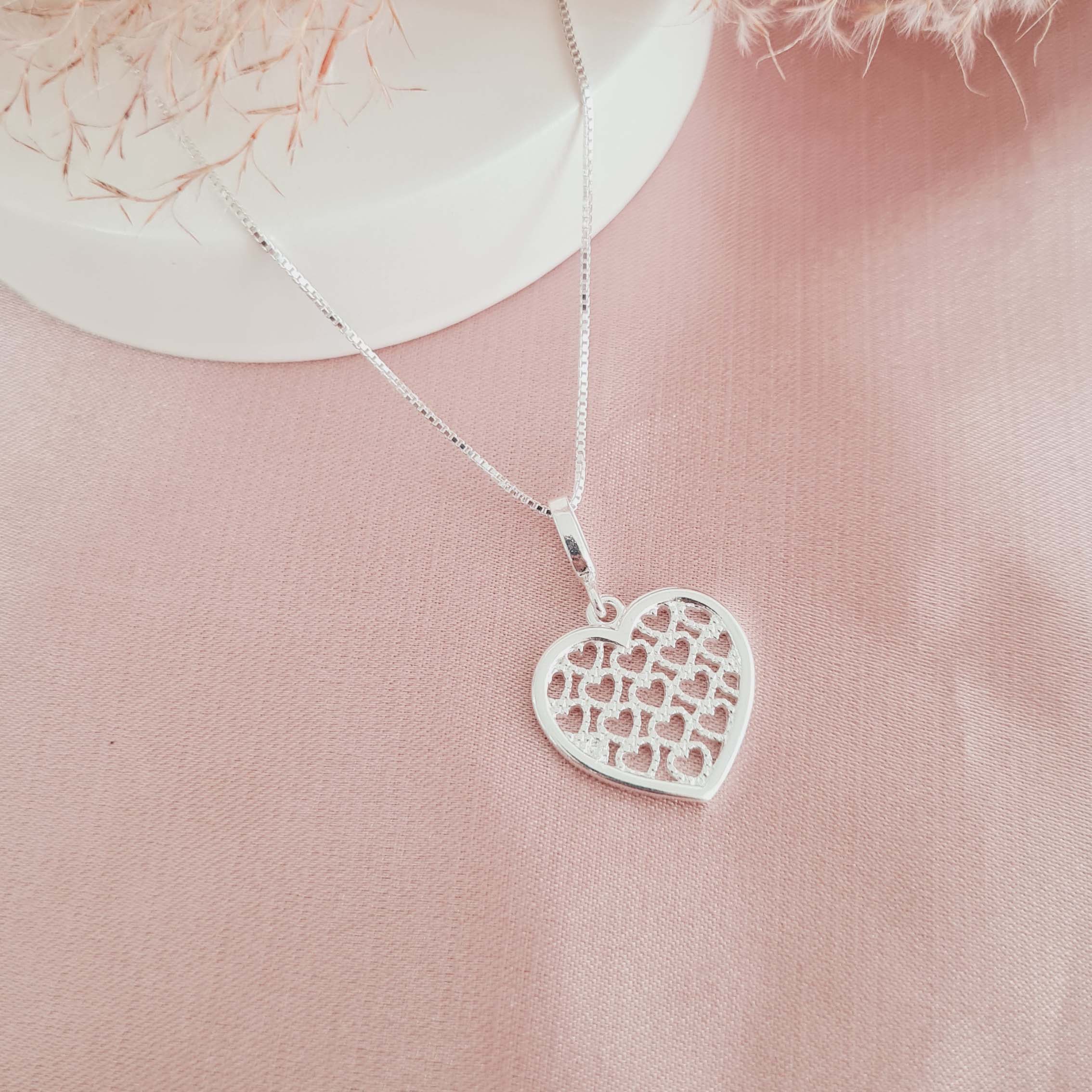 Colar com Pingente de Coração com Mini Corações Dentro em Prata 925
