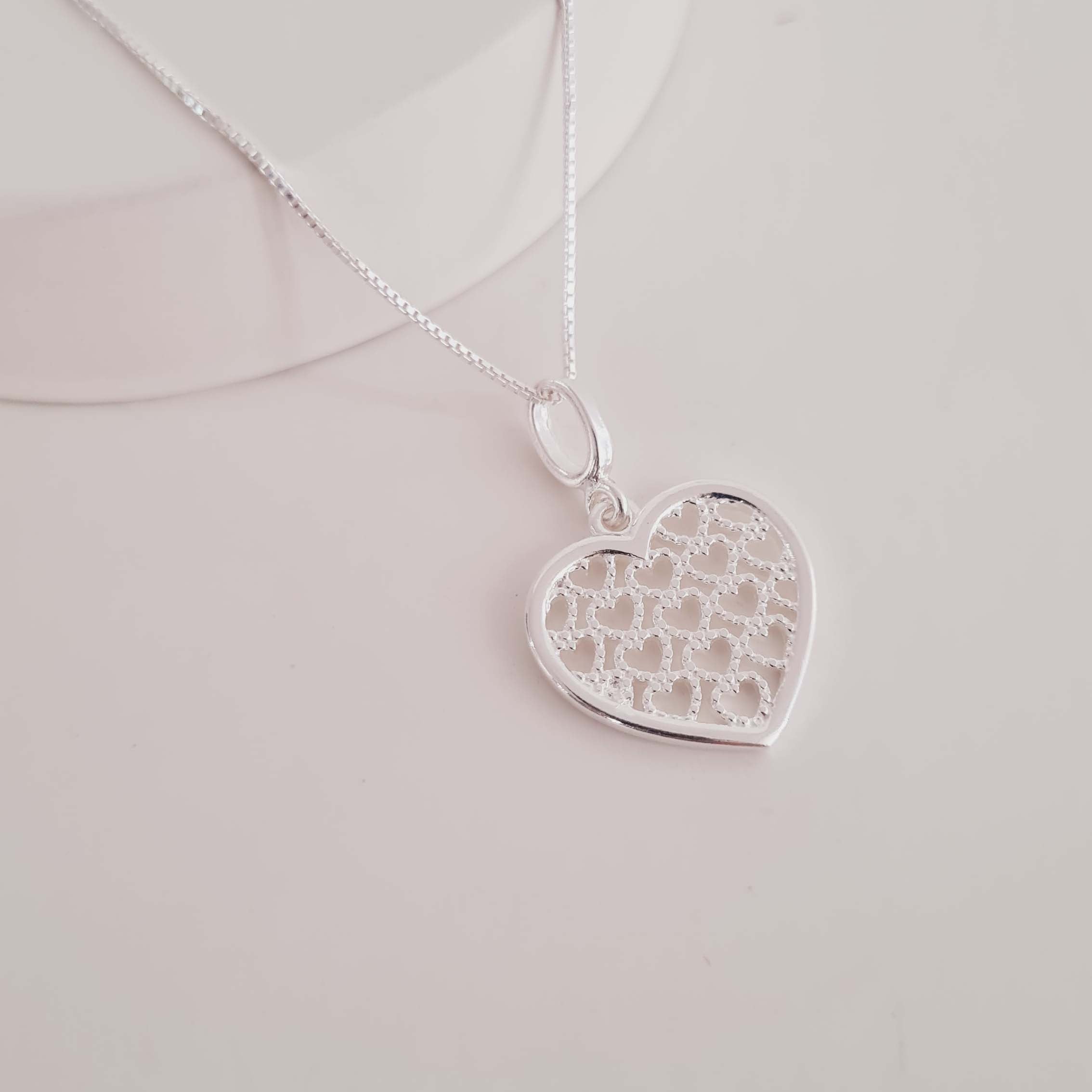 Colar com Pingente de Coração com Mini Corações Dentro em Prata 925
