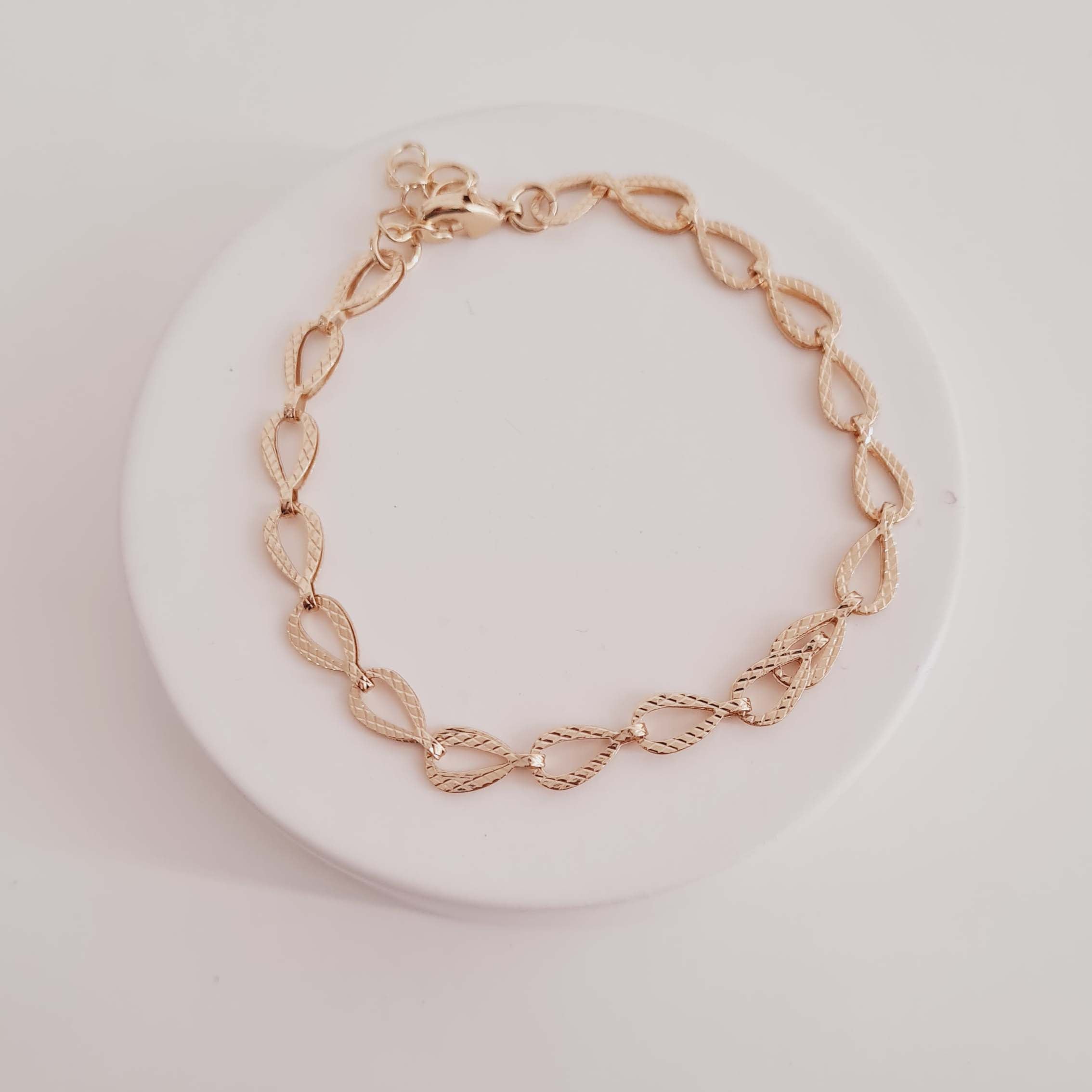 Pulseira com Elos Trabalhados Banhado a Ouro 18K