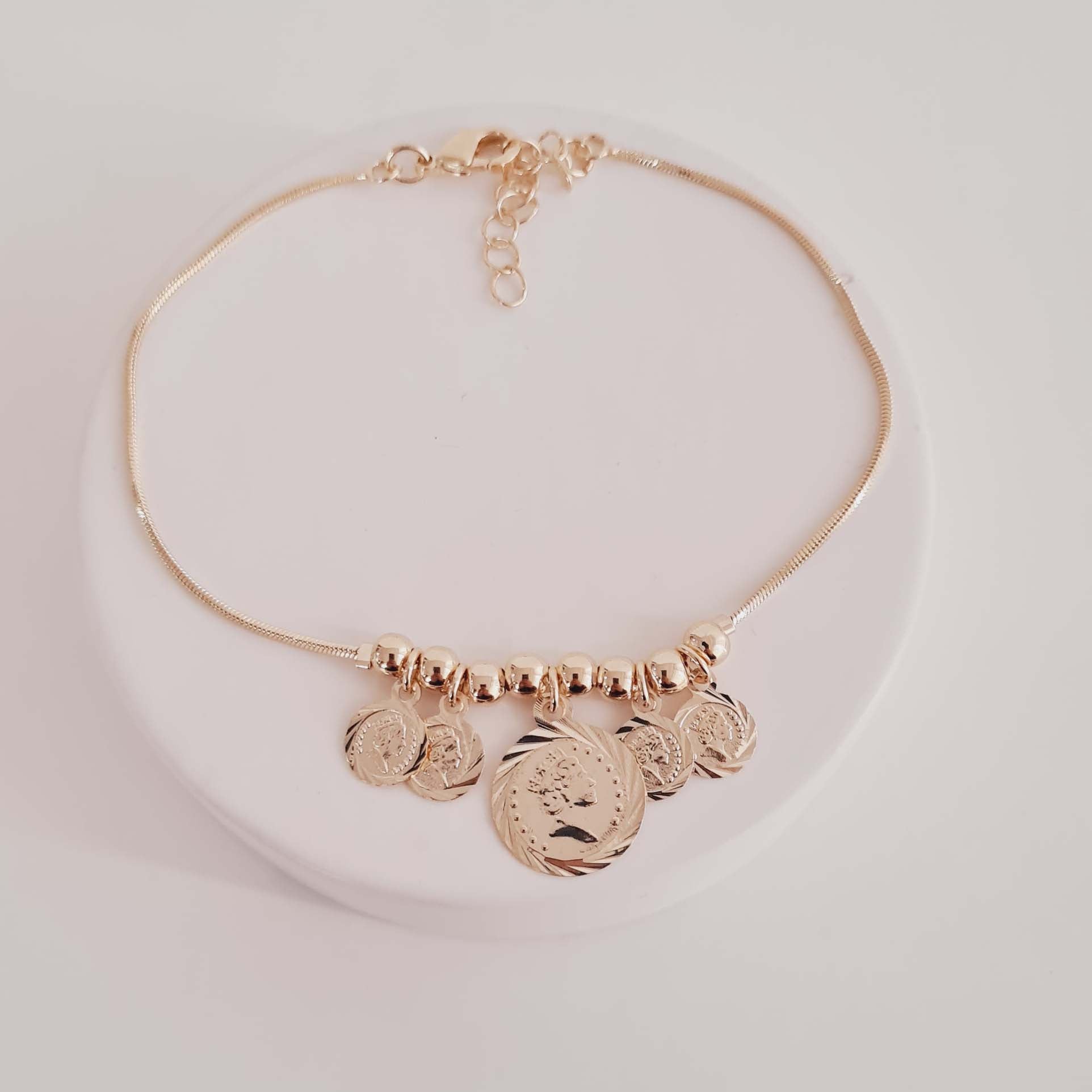 Pulseira com Bolinhas e Pingente de Moedas Banhado a ouro 18K