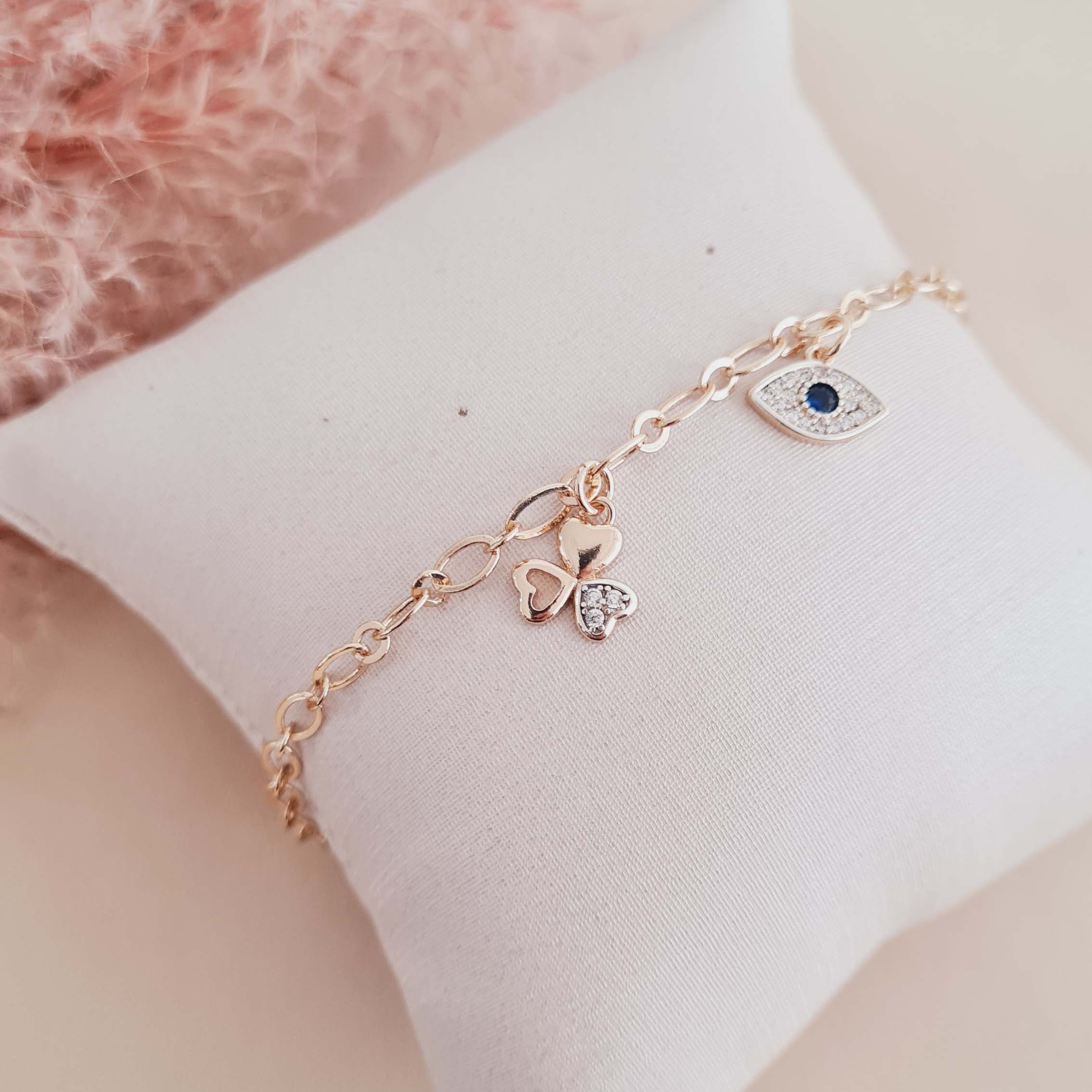 Pulseira com Pingente de Trevo da Sorte e Olho Grego Banhado a Ouro 18K