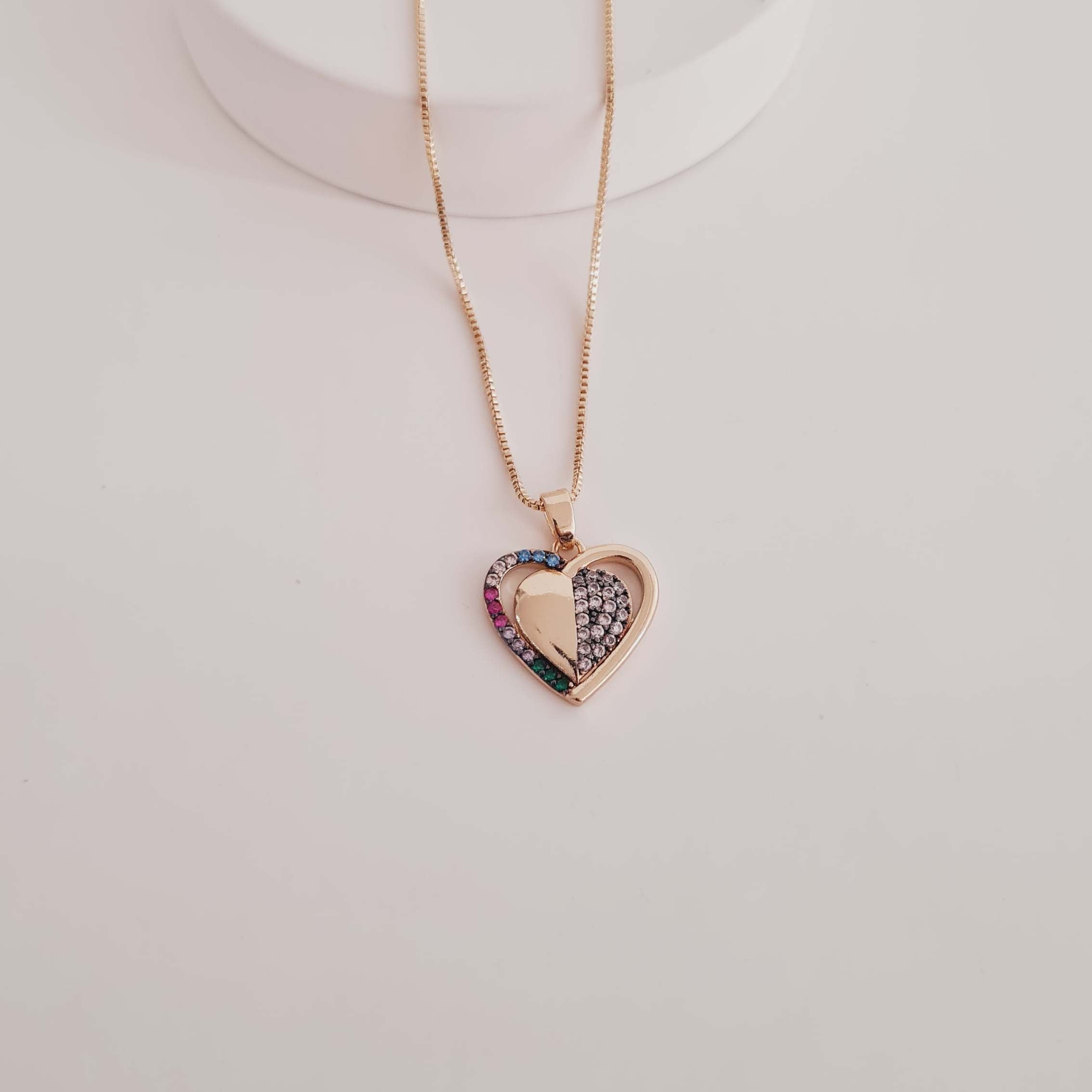 Colar de Coração Cravejado Banhado em Ouro 18K