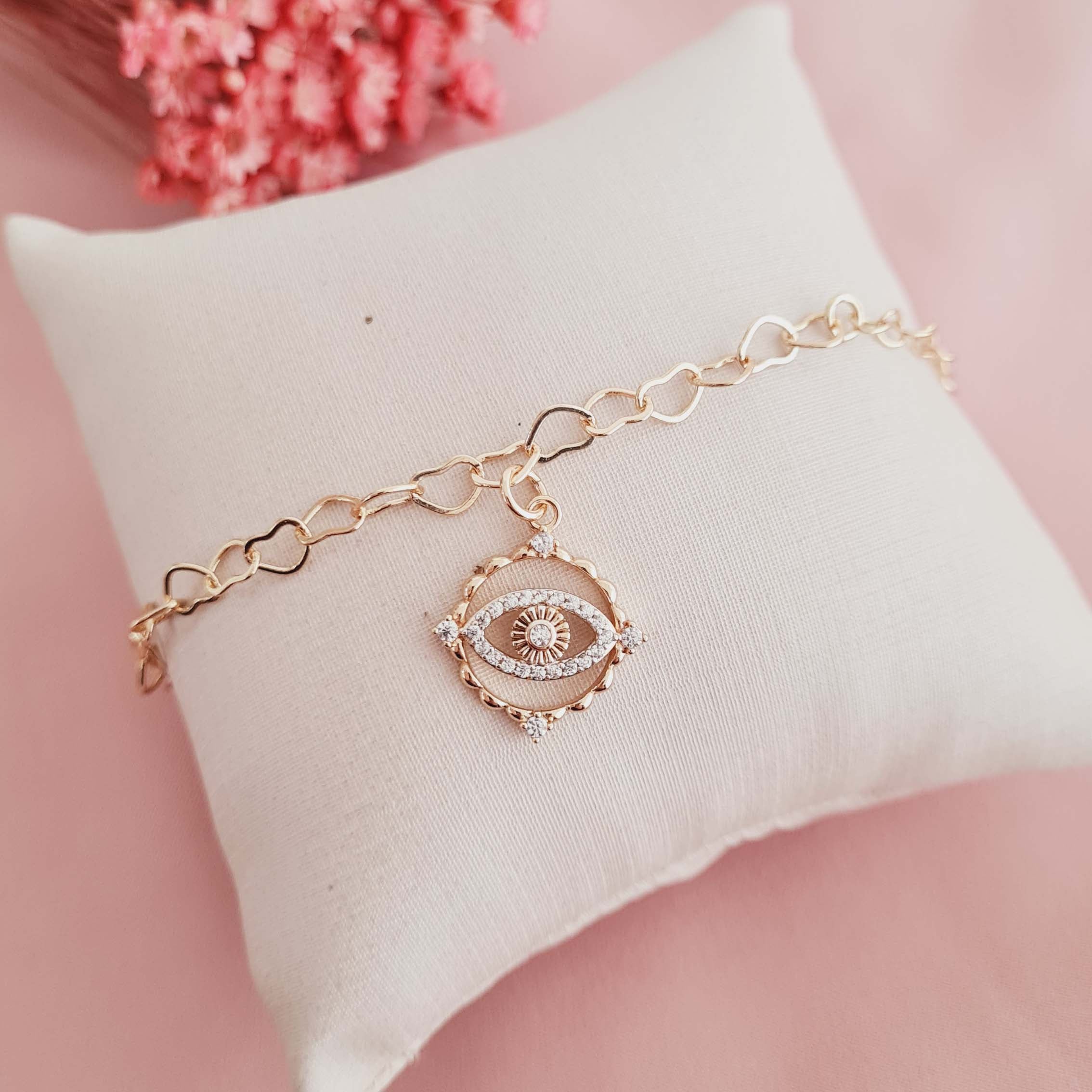 Pulseira de Elos de Corações Lisos com Pingente de Olho Grego Banhado a Ouro 18K