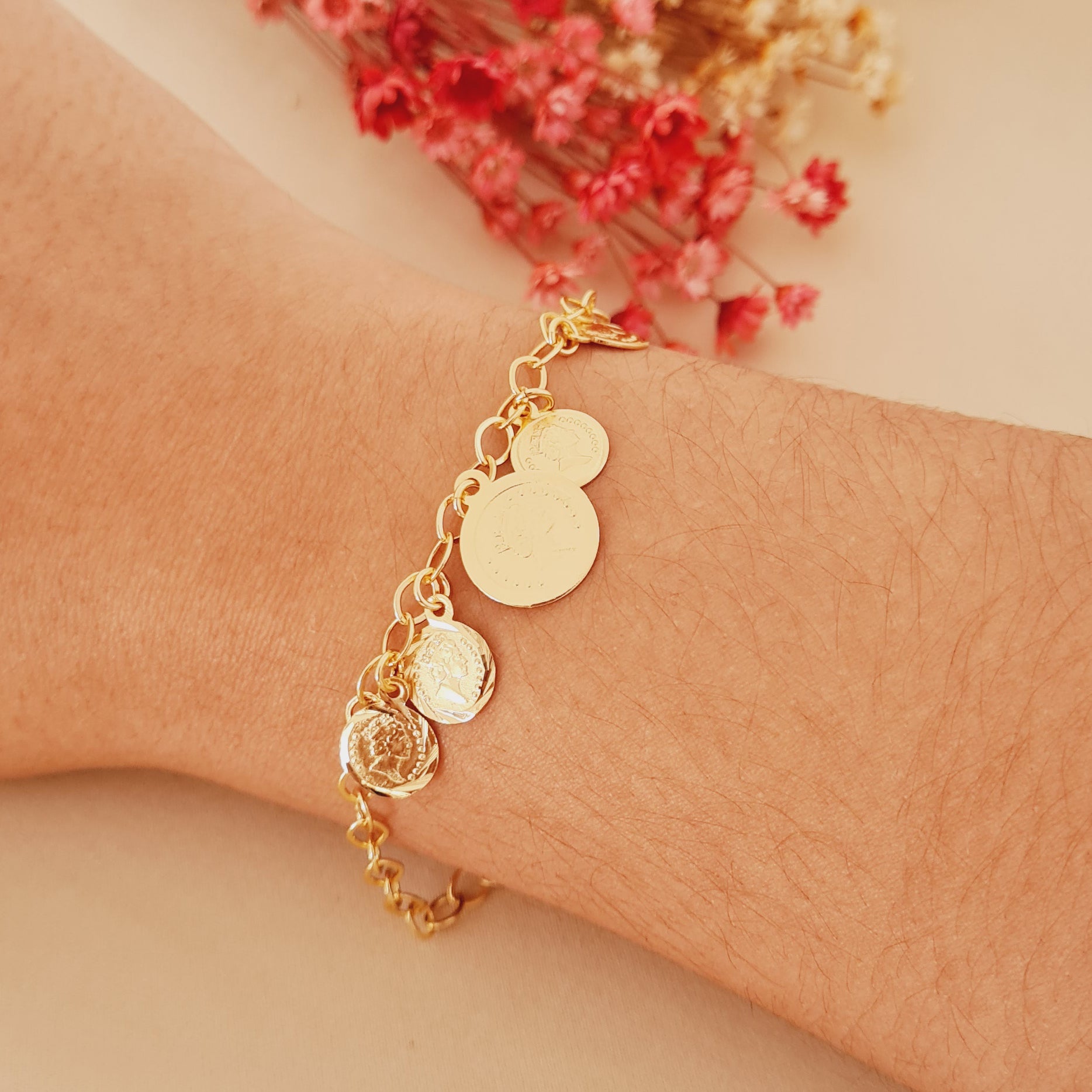 Pulseira com Pingentes de Moedas | Banhado a Ouro 18k