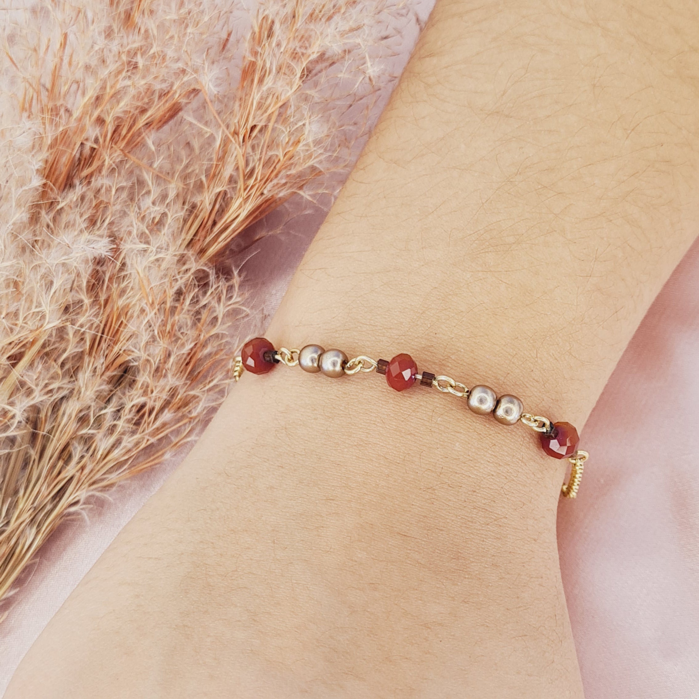 Pulseira com Bolinhas Coloridas Banhada em ouro 18k
