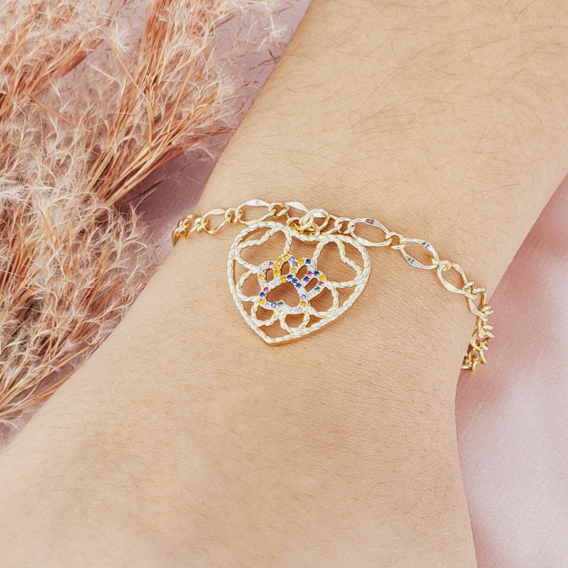 Pulseira com Pingente de Coração e Patinha Cravejada Banhada a Ouro 18k