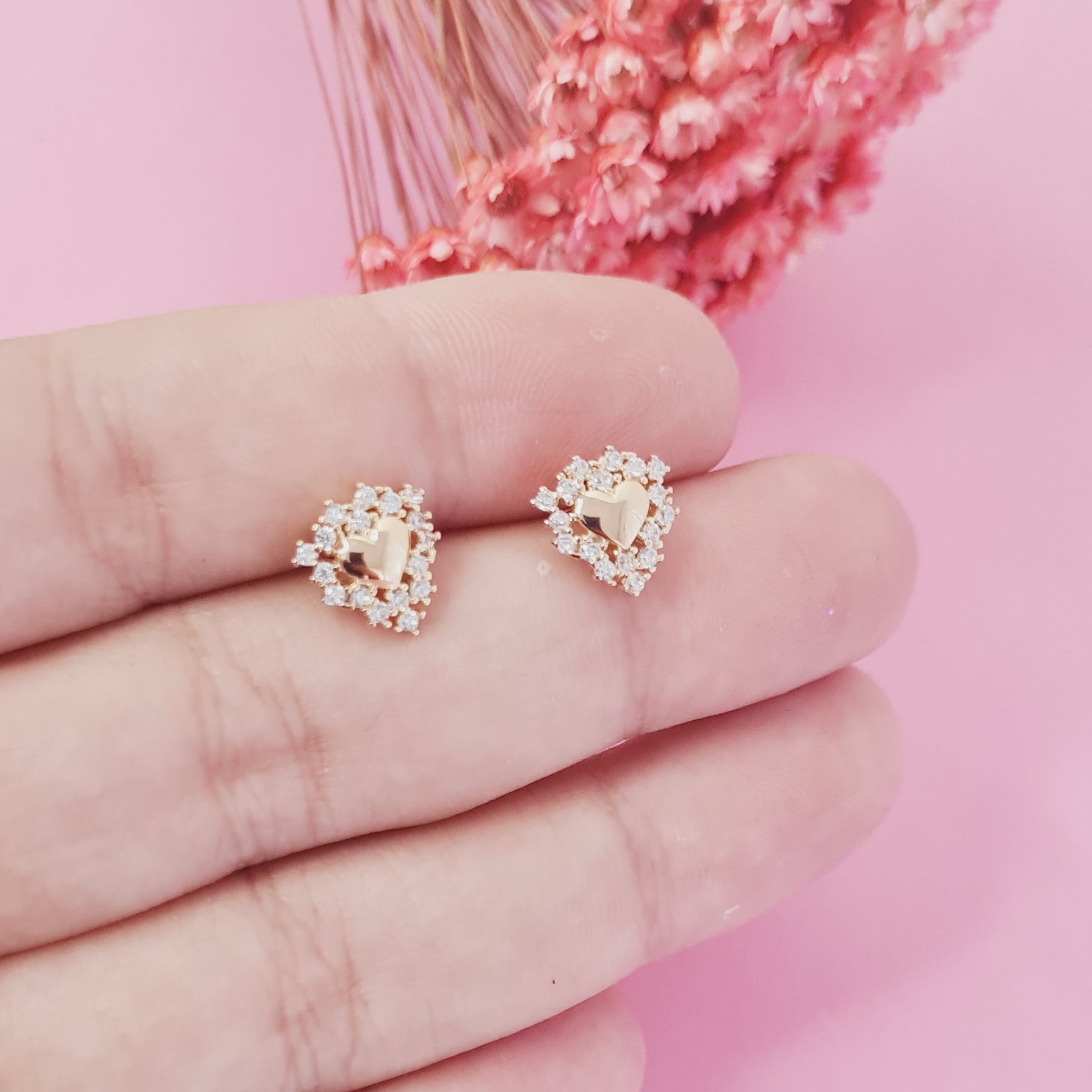 Brinco de Coração Cravejado com Zircônias Banhado a Ouro 18K