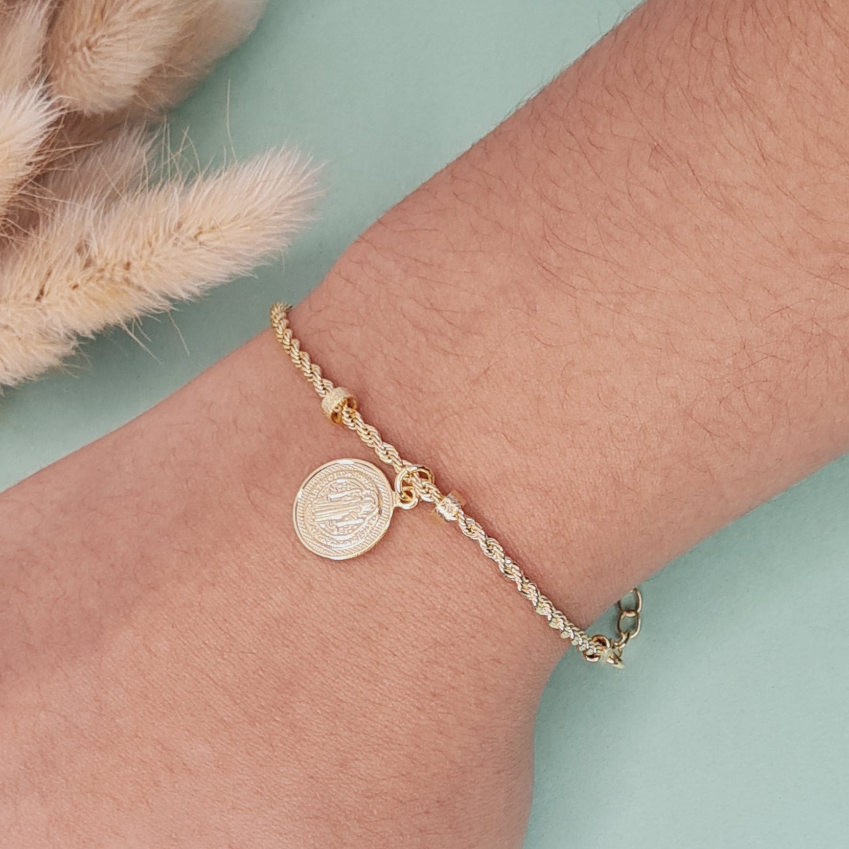 Pulseira de Cordão Baiano com Pingente de São Bento Banhado a Ouro 18K