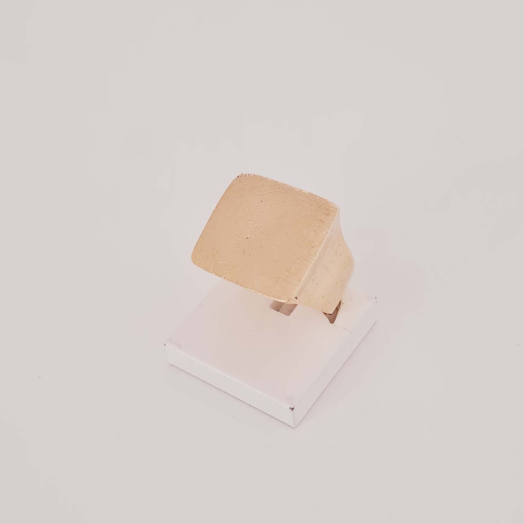 Anel Quadrado Riscado Banhado a Ouro 18k