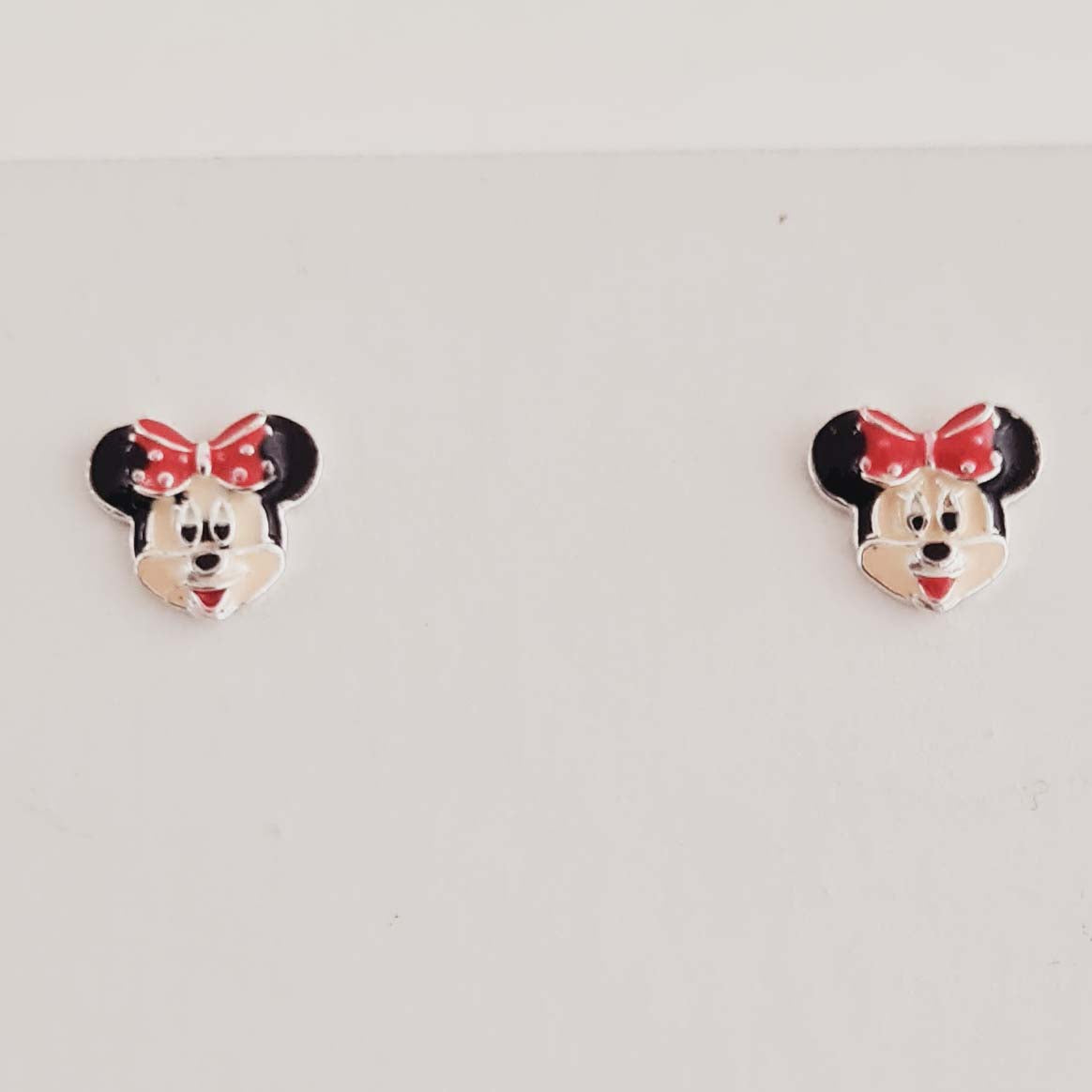Brinco da Minnie com Resina Colorida em Prata 925