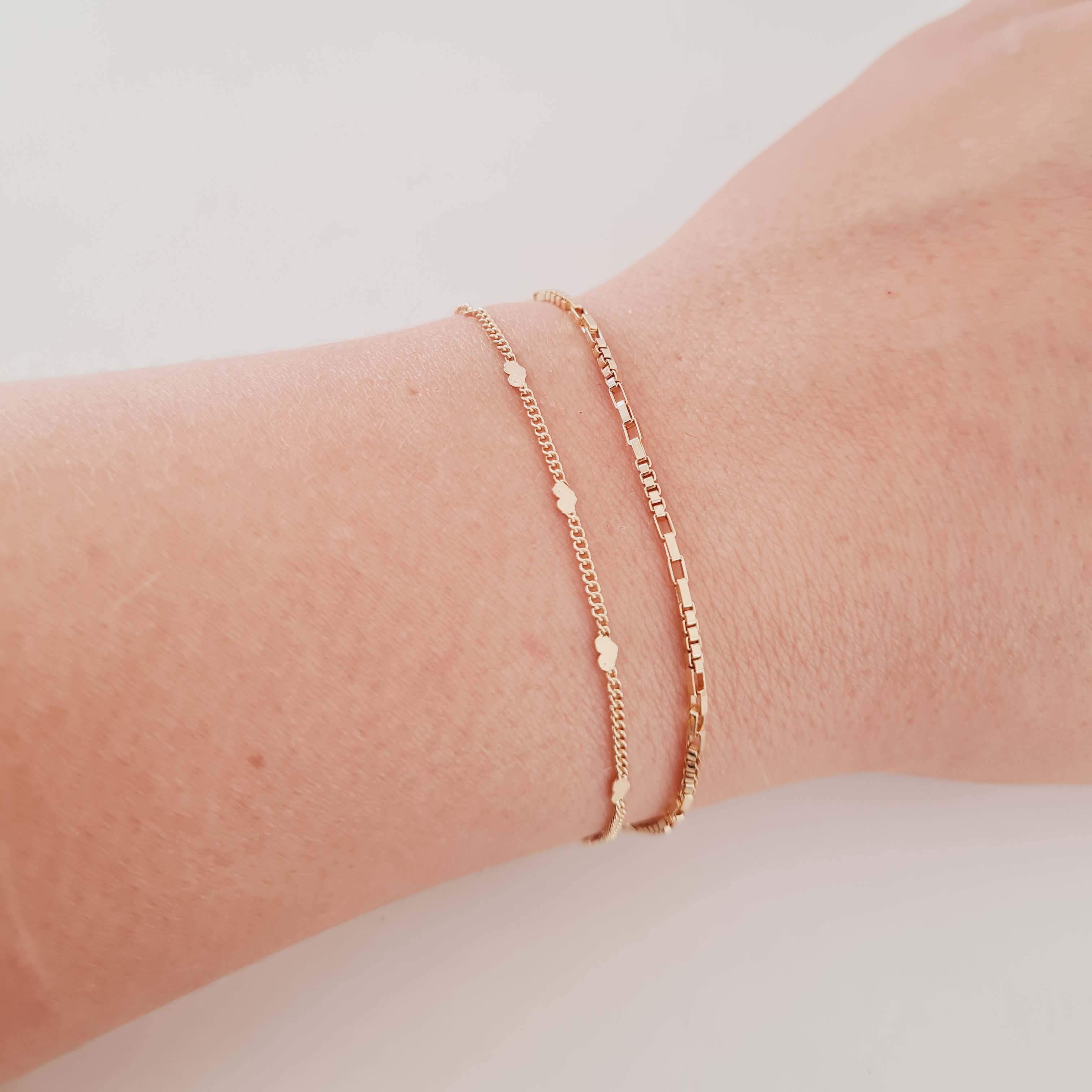 Pulseira Dupla com Detalhes de Corações