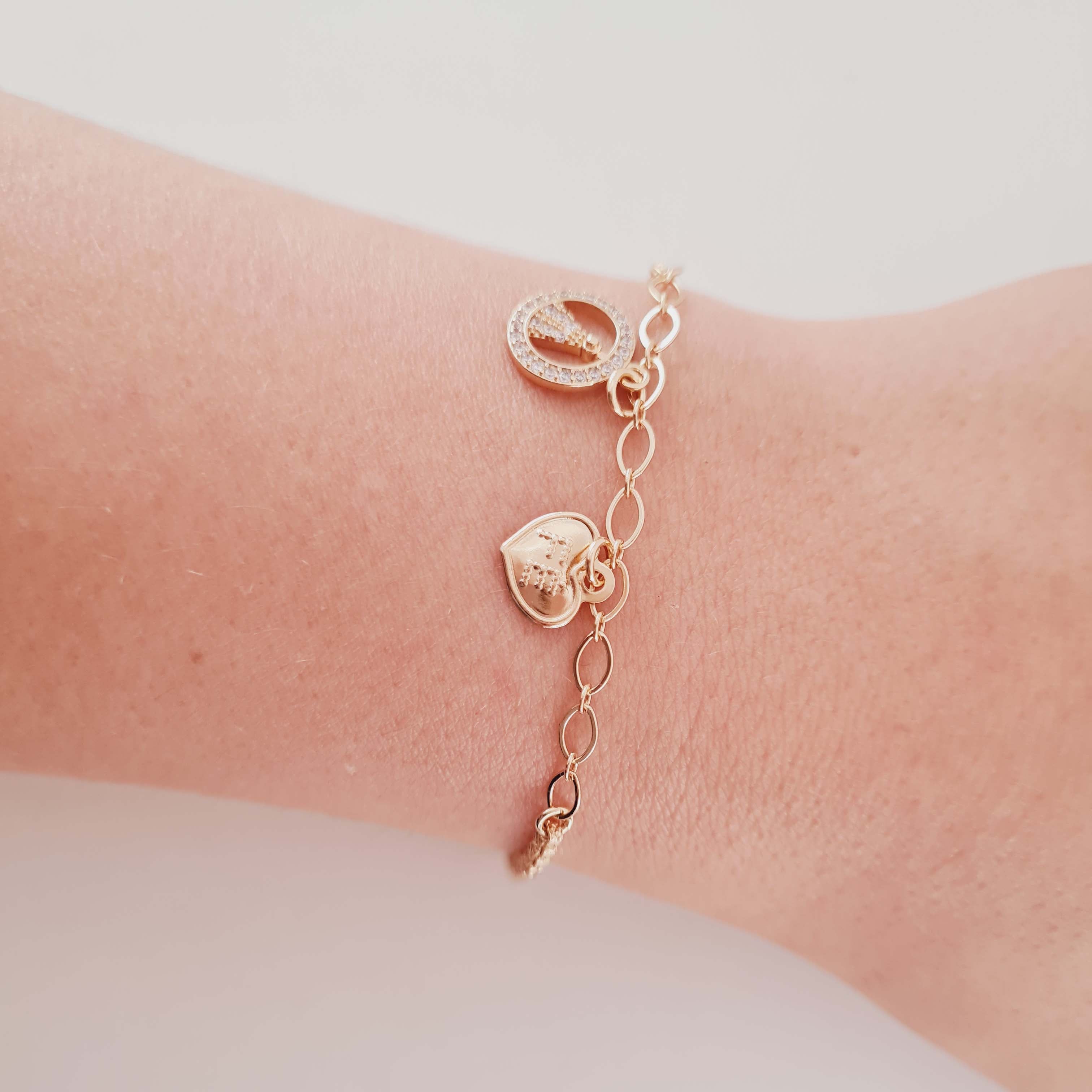 Pulseira de Elos com Pingente de Nossa Senhora e Coração Escrito Fé
