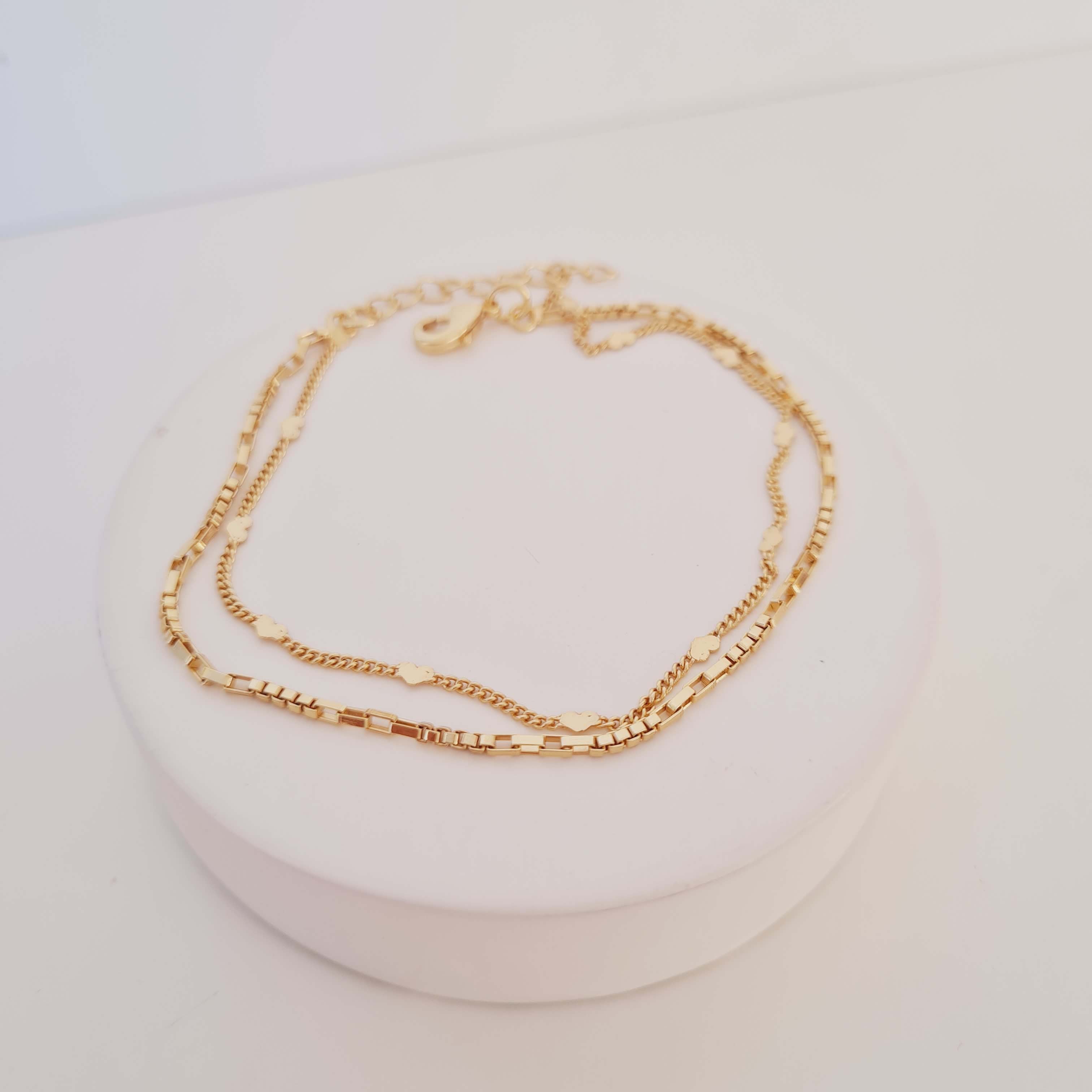 Pulseira Dupla com Detalhes de Corações