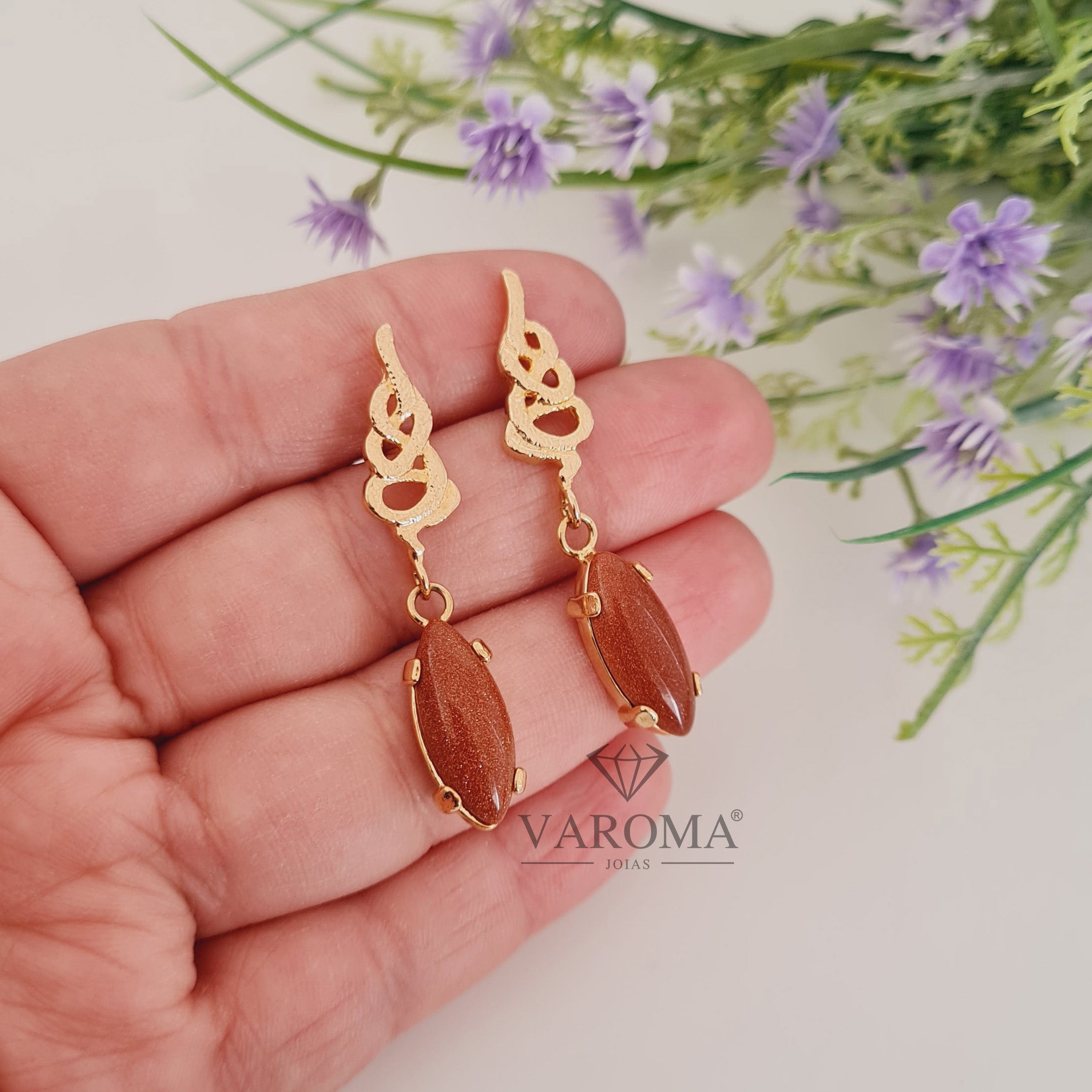 Brinco com Pingente de Pedra do Sol em Formato de Gota Banhado em Ouro 18k