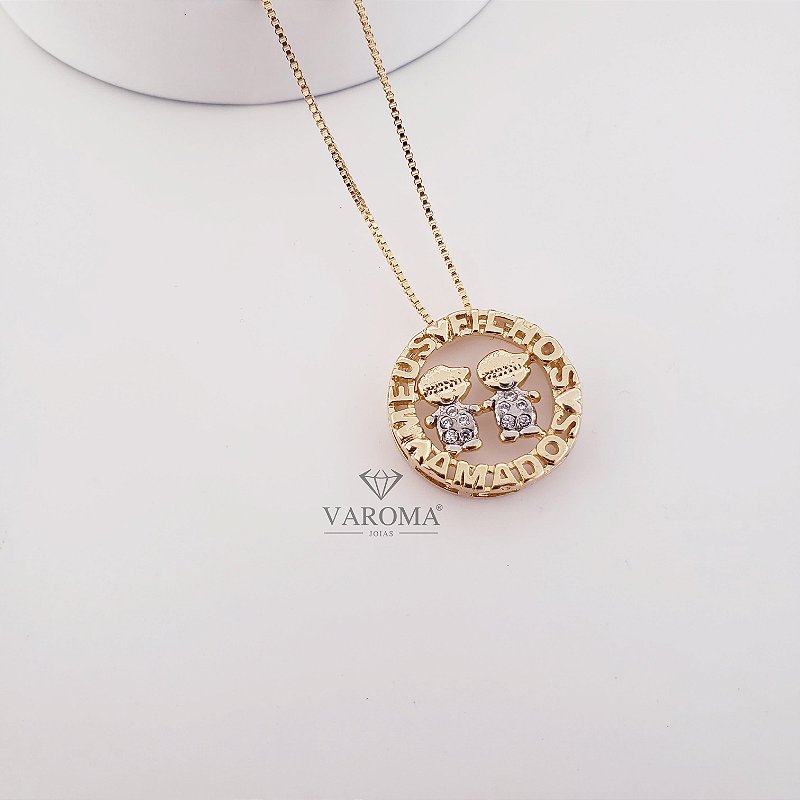 Colar mandala meus filhos amados com dois meninos cravejado com zircônias banhado em ouro 18k