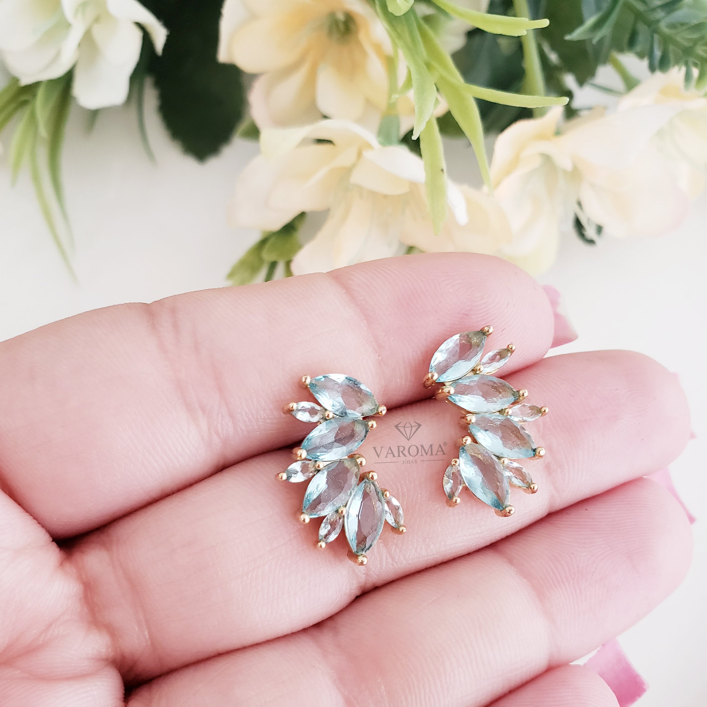 Brinco com Zircônias Azuis Banhado em Ouro 18k