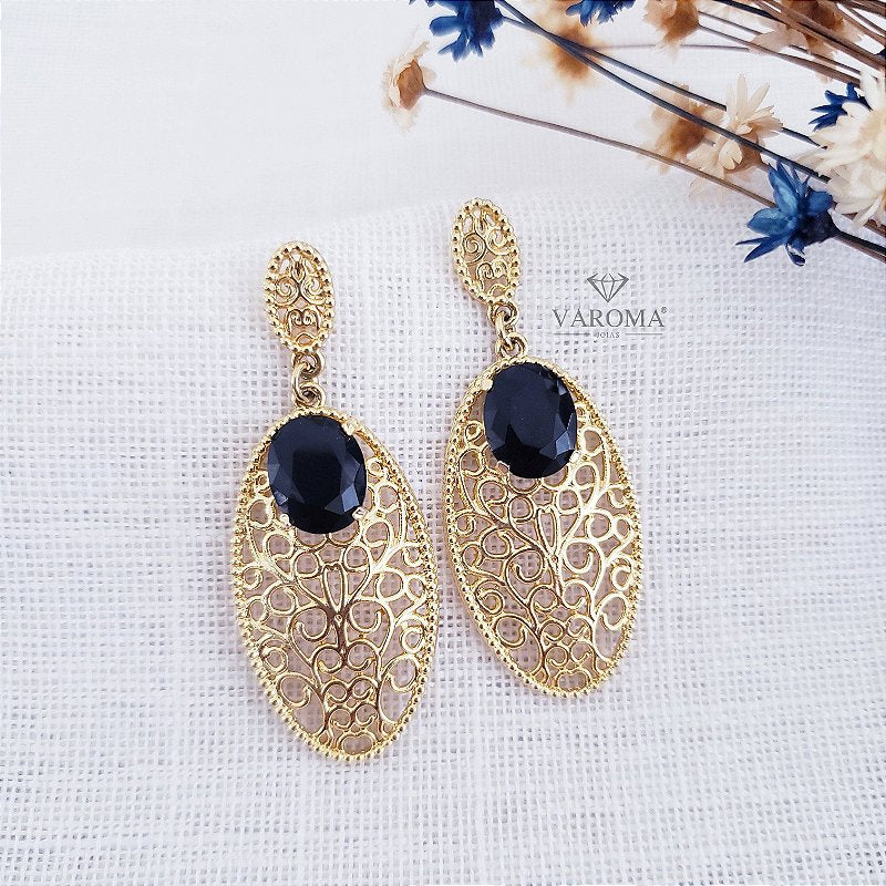 Brinco oval trabalhado com zircônia banhado em ouro 18k