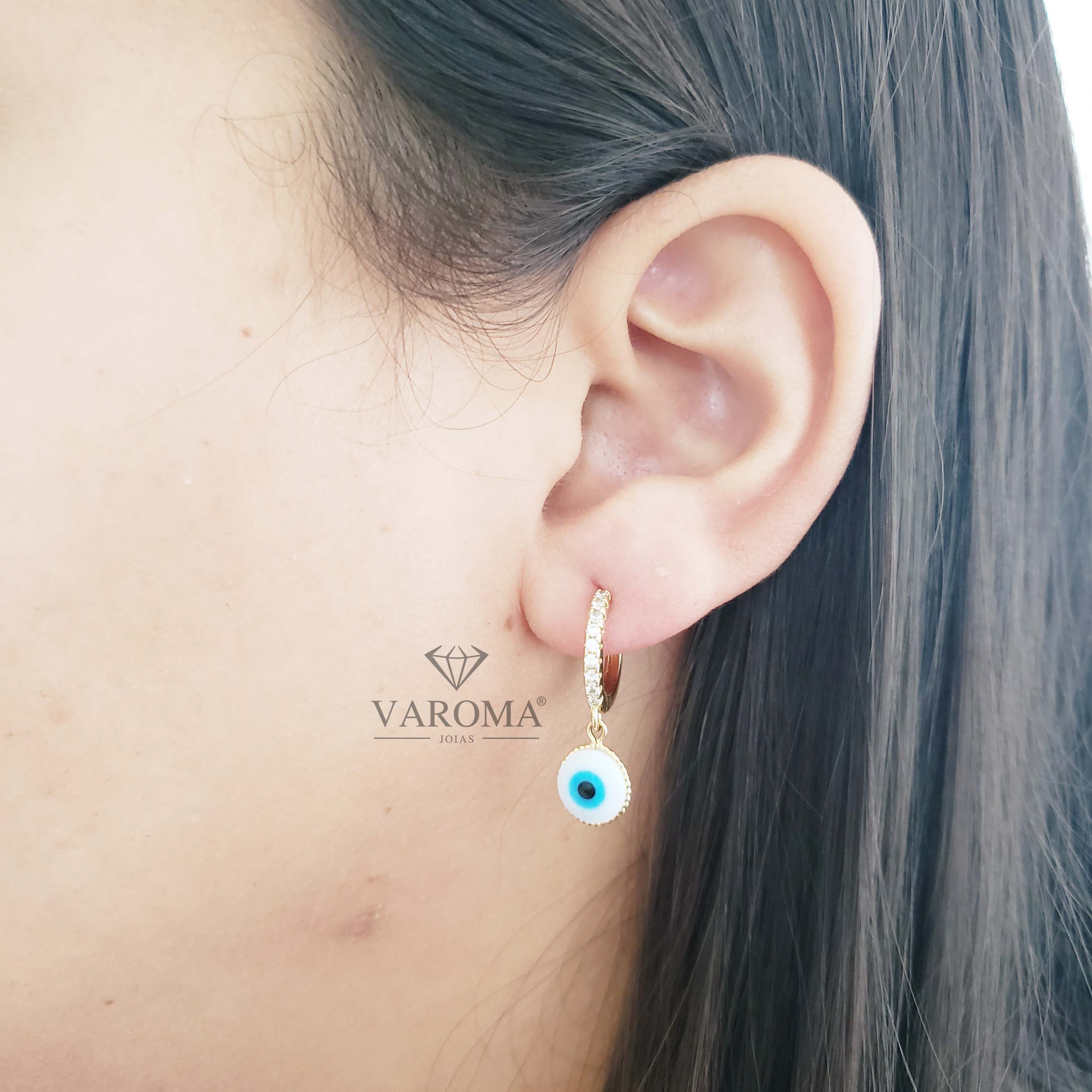 Brinco de Argolinha com Zircônias de Olho Grego Banhado em Ouro 18k