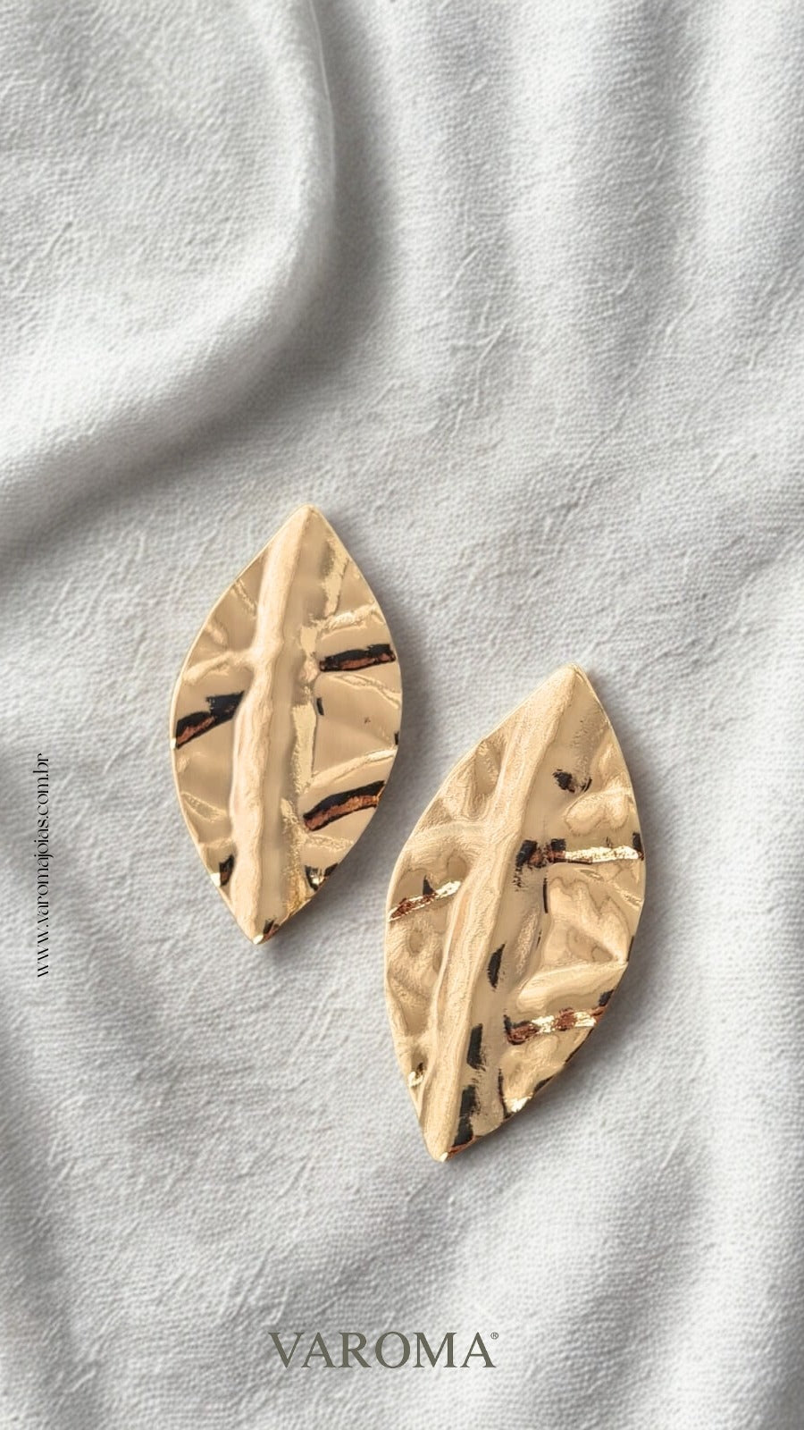 Brinco orgânico de folha | Banhado em ouro 18K