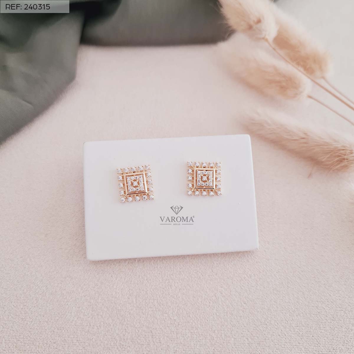 Brinco Quadrado Cravejado com Zircônias | Banhado a Ouro 18k