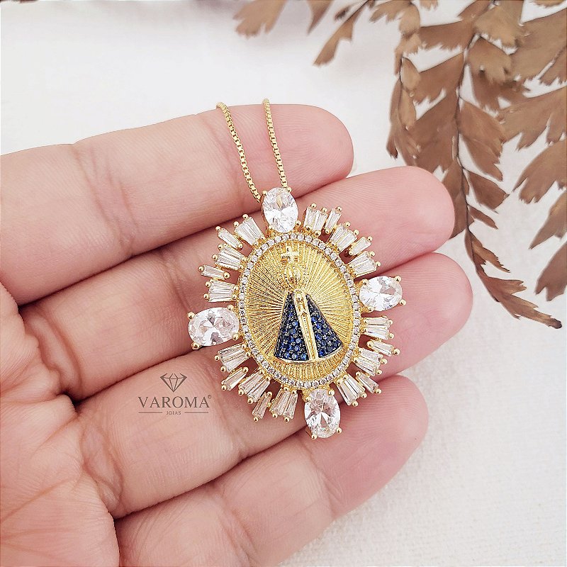 Colar com pingente de Nossa Senhora Aparecida cravejado com zircônias banhado em ouro 18k