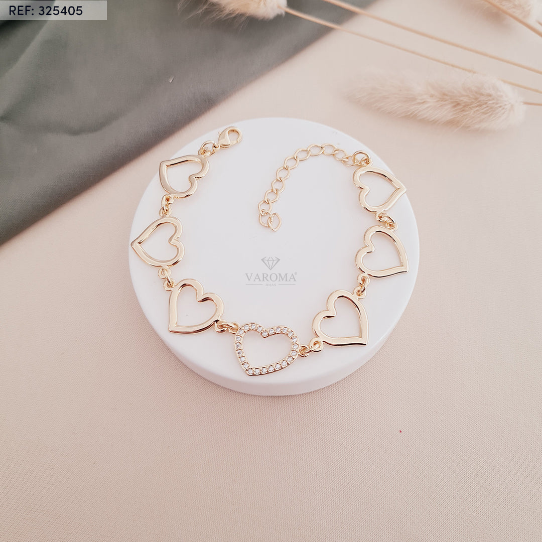 Pulseira com Corações Lisos e um Coração Central Cravejado com Zircônias | Banhado a Ouro 18k
