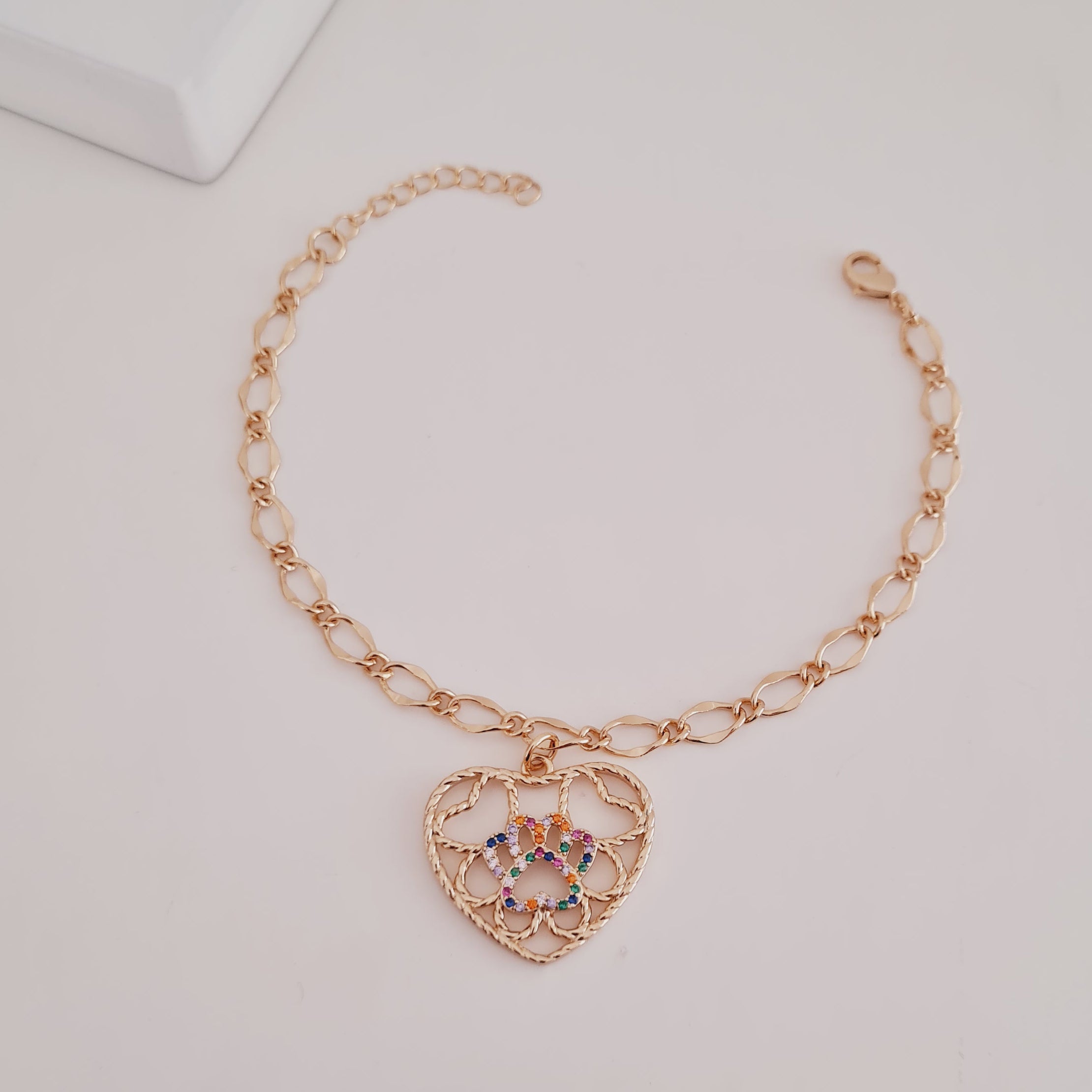 Pulseira com Pingente de Coração e Patinha Cravejada Banhada a Ouro 18k