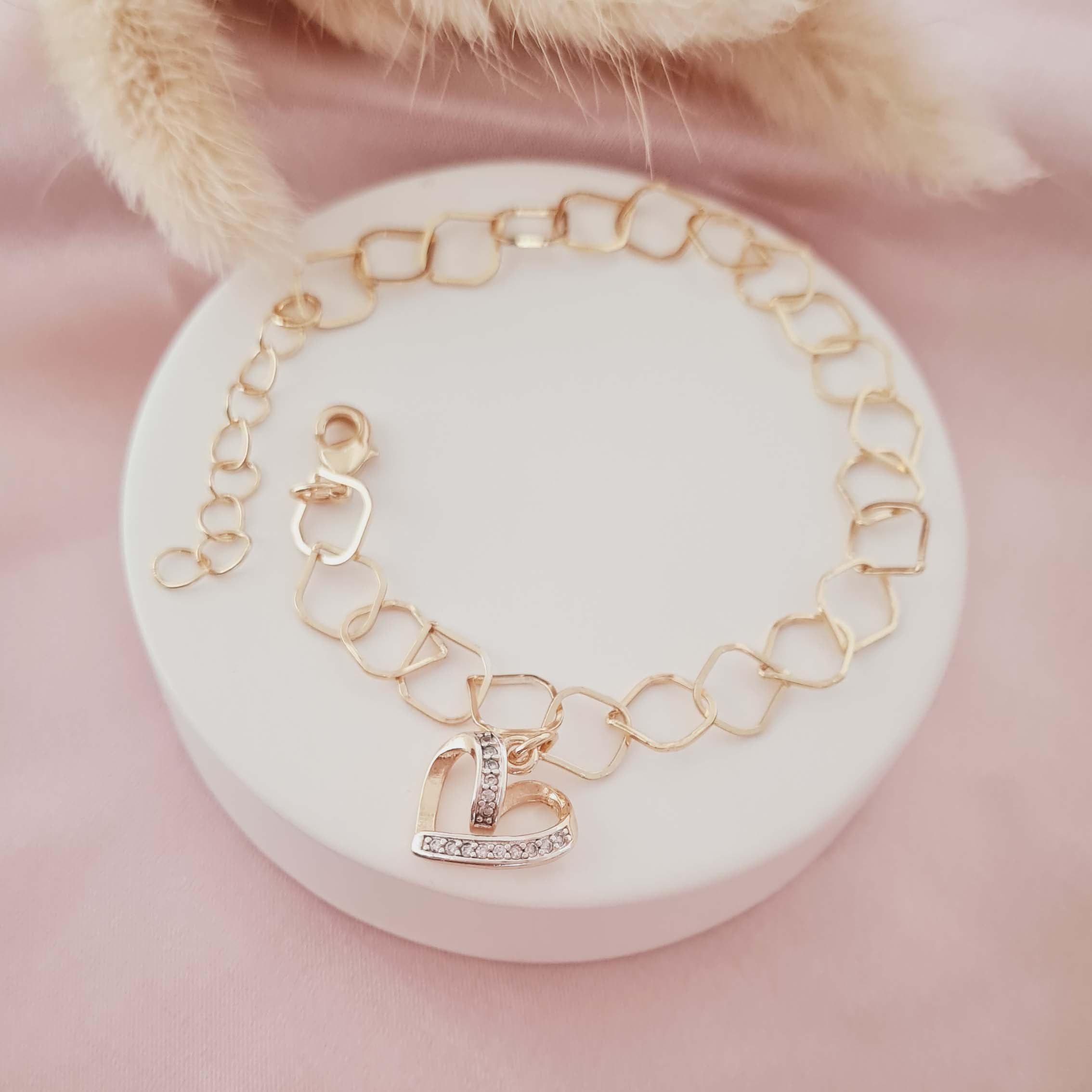 Pulseira com Elos de Losango, Pingente de Coração Cravejado