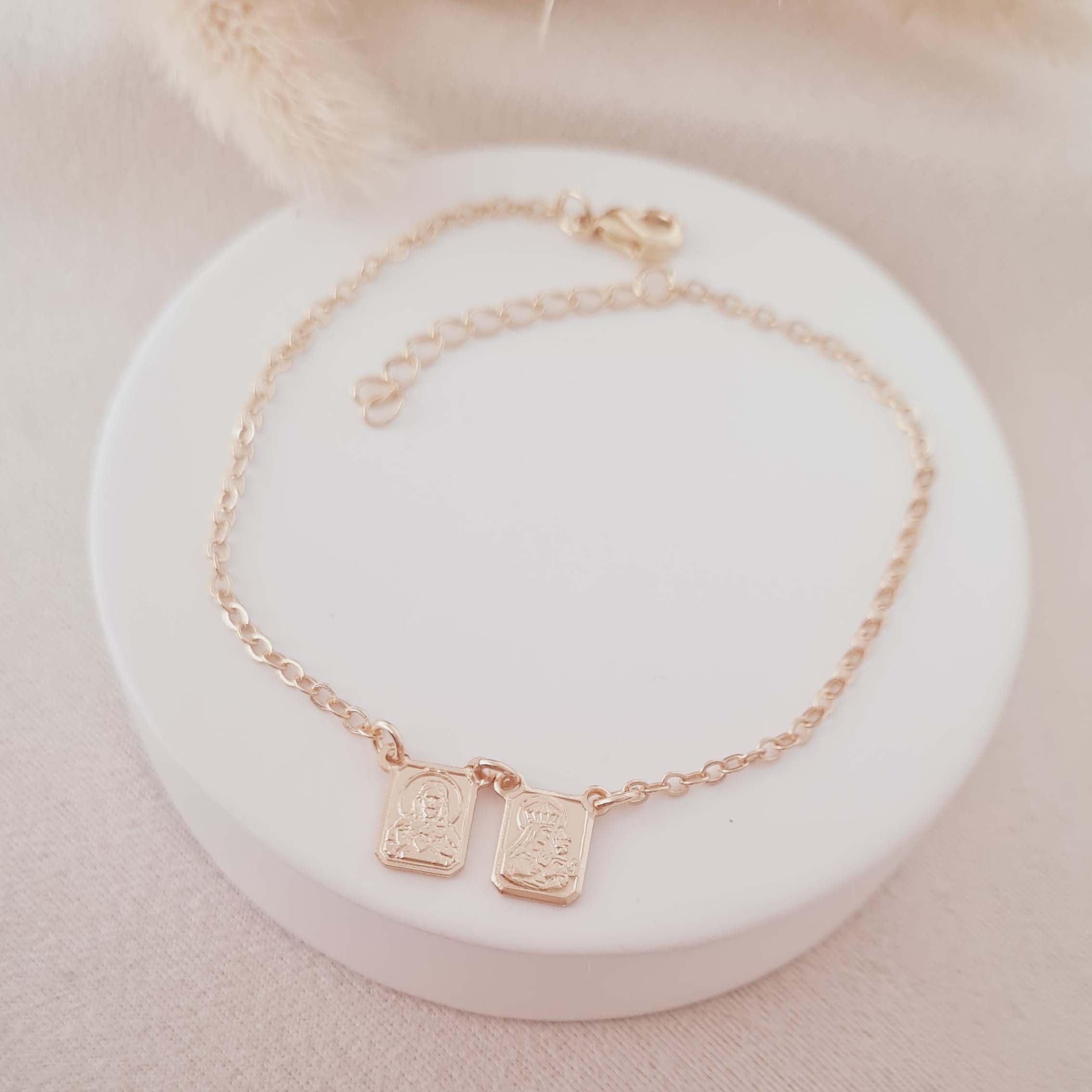 Pulseira Escapulário Fé e Proteção – Medalhas Religiosas Banhadas a Ouro 18k