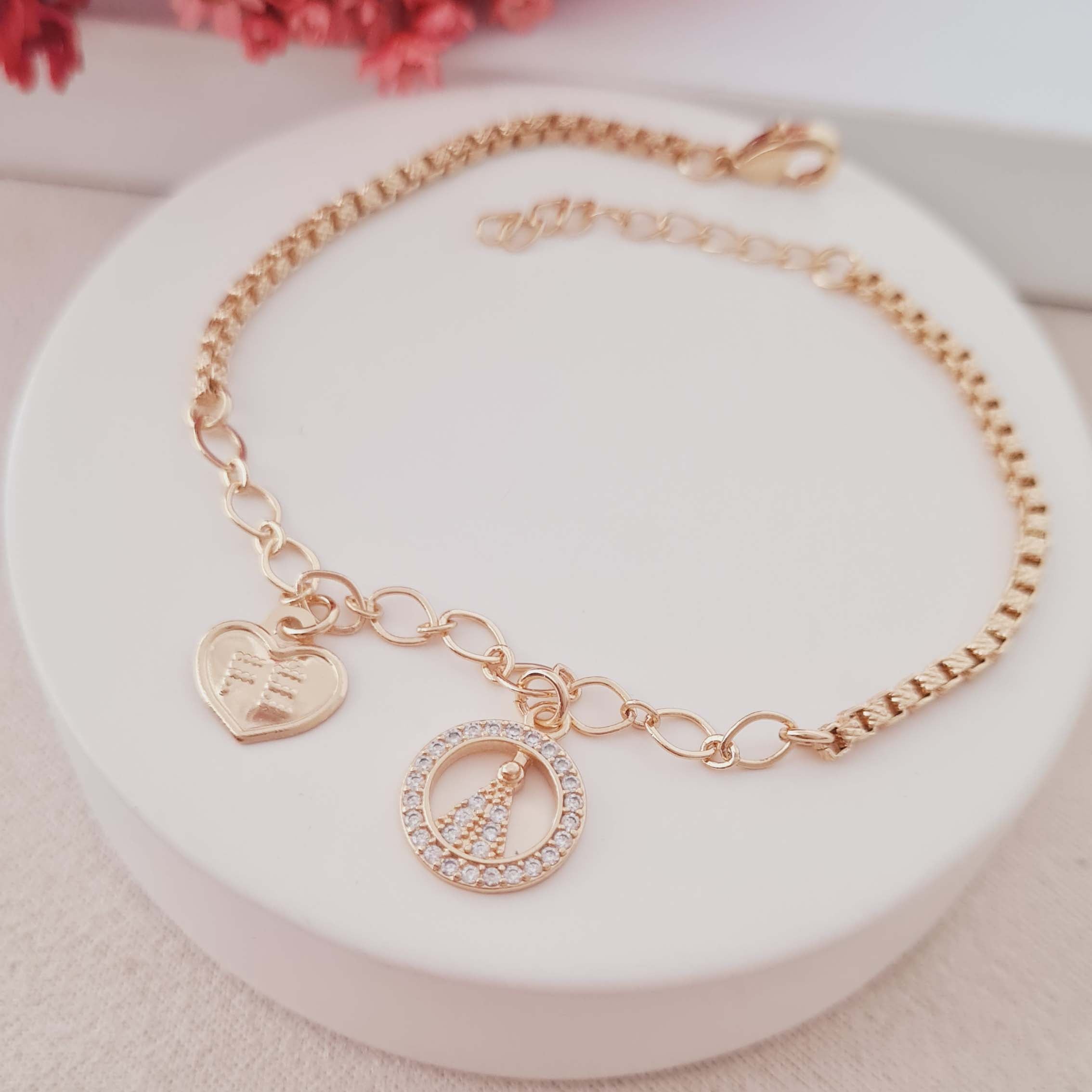 Pulseira de Elos com Pingente de Nossa Senhora e Coração Escrito Fé