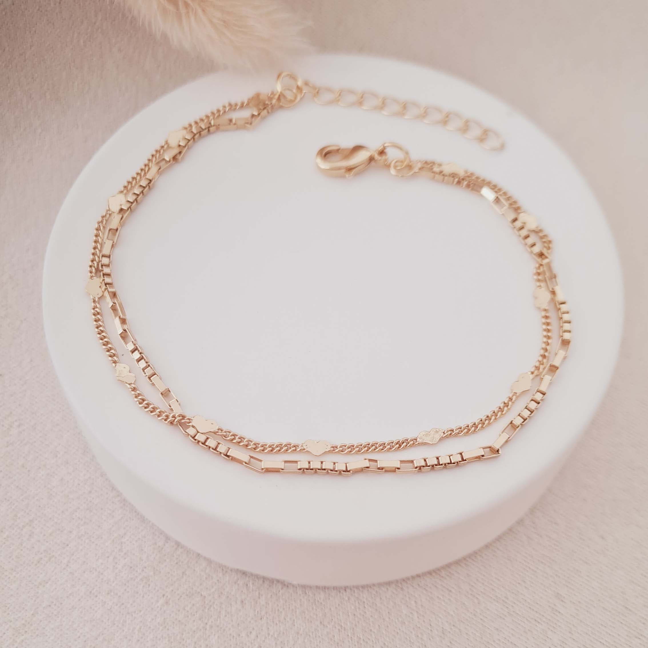 Pulseira Dupla com Detalhes de Corações