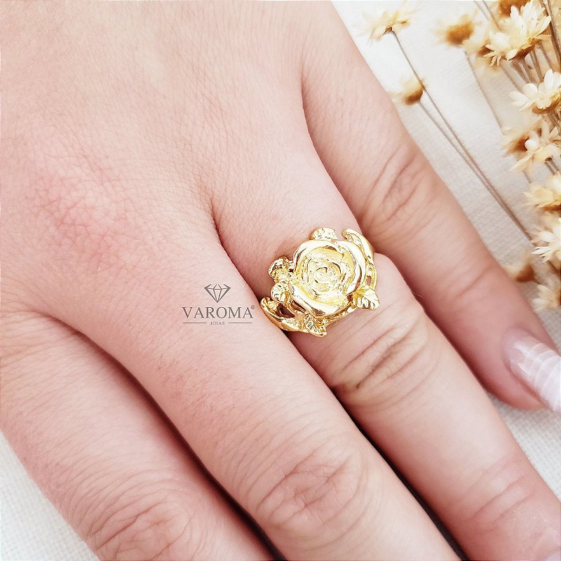 Anel trabalhado com flor banhado em ouro 18K