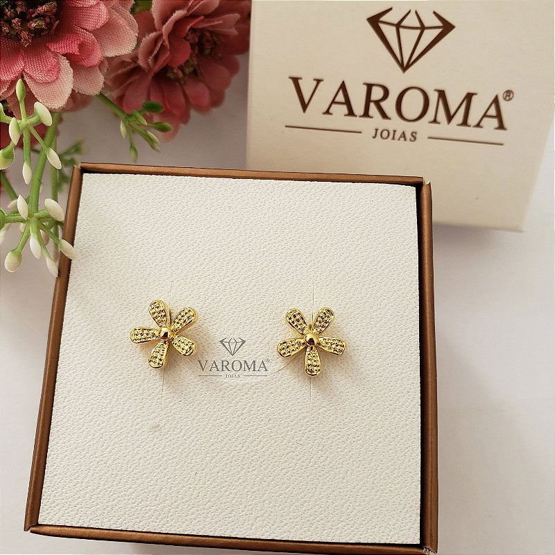 Brinco de florzinha detalhada banhado em ouro 18K