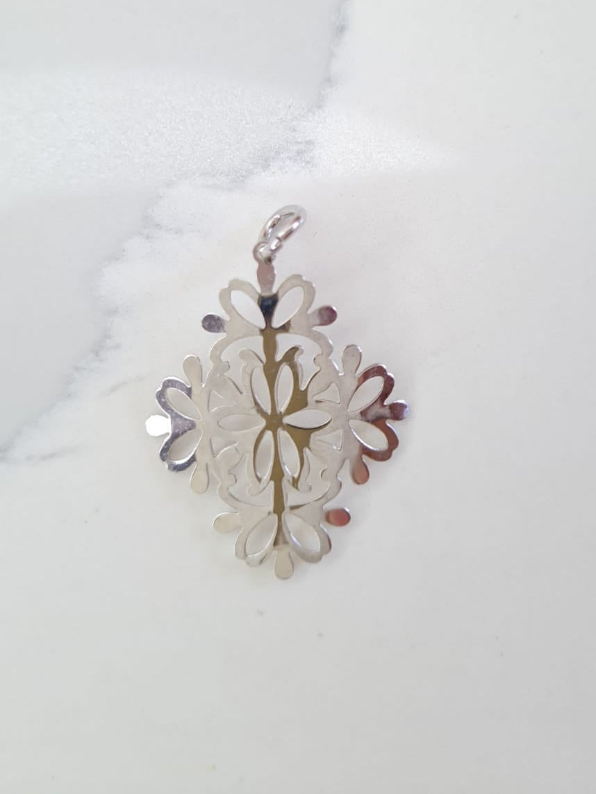 Pingente de Flor vazada | Banhado em prata 925