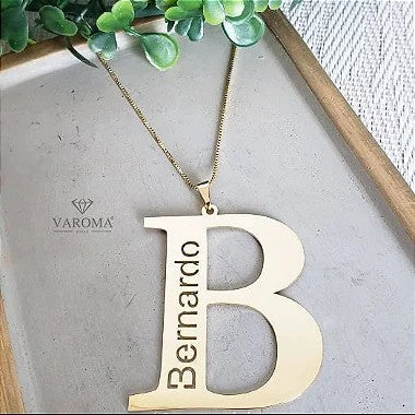 Colar personalizável com letra e nome banhado em ouro 18k