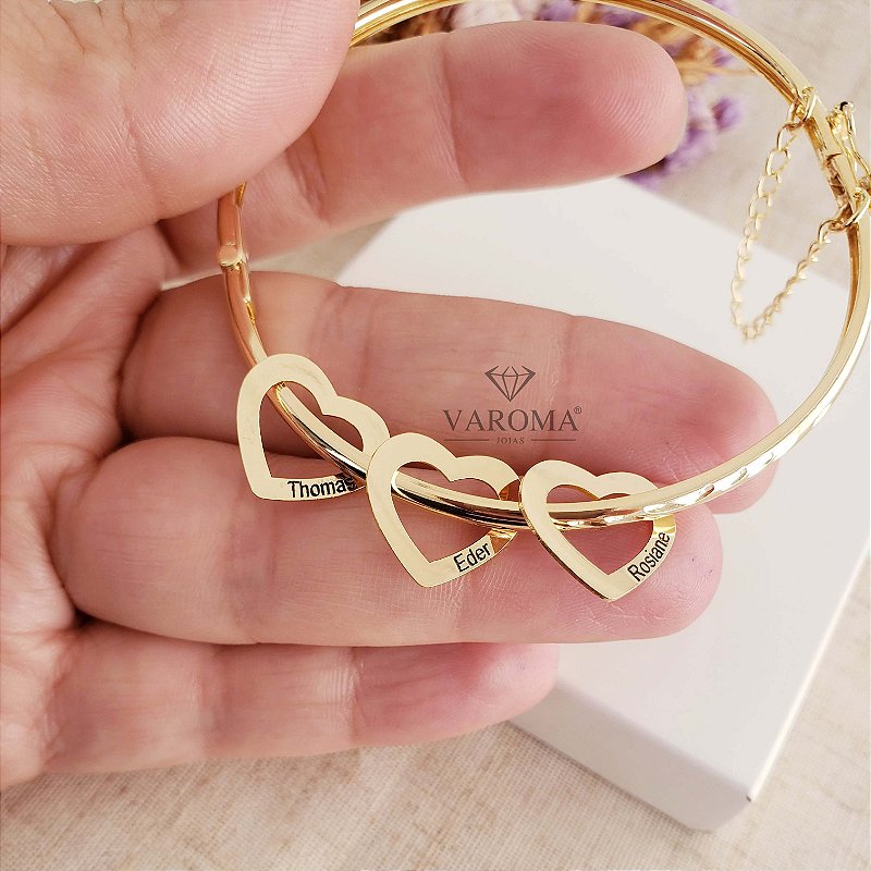 Bracelete de fecho fino com três pingentes de  coração  personalizável banhado em ouro 18k