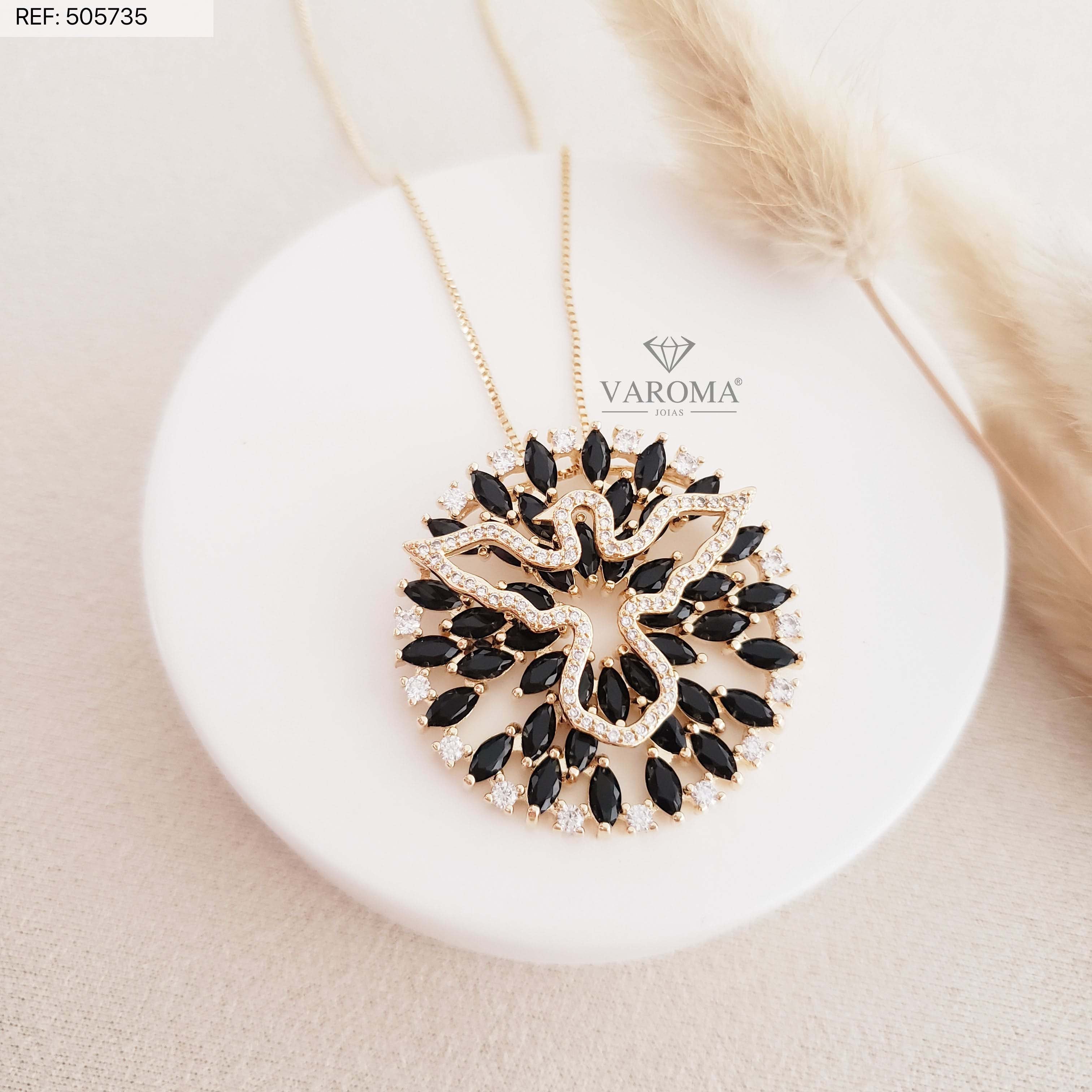 Colar com Divino Espirito Santo Banhado em Ouro 18k