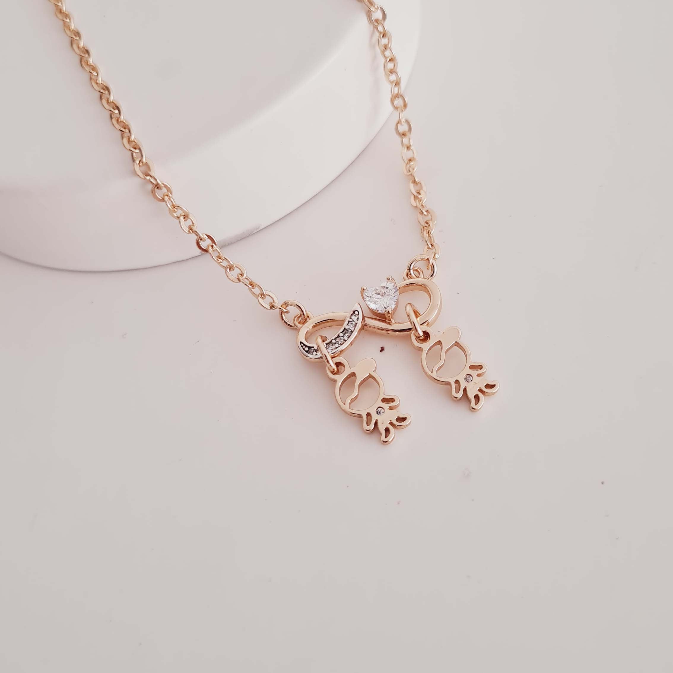 Colar de Infinito com Dois Pingentes de Filhos Banhado a Ouro 18K