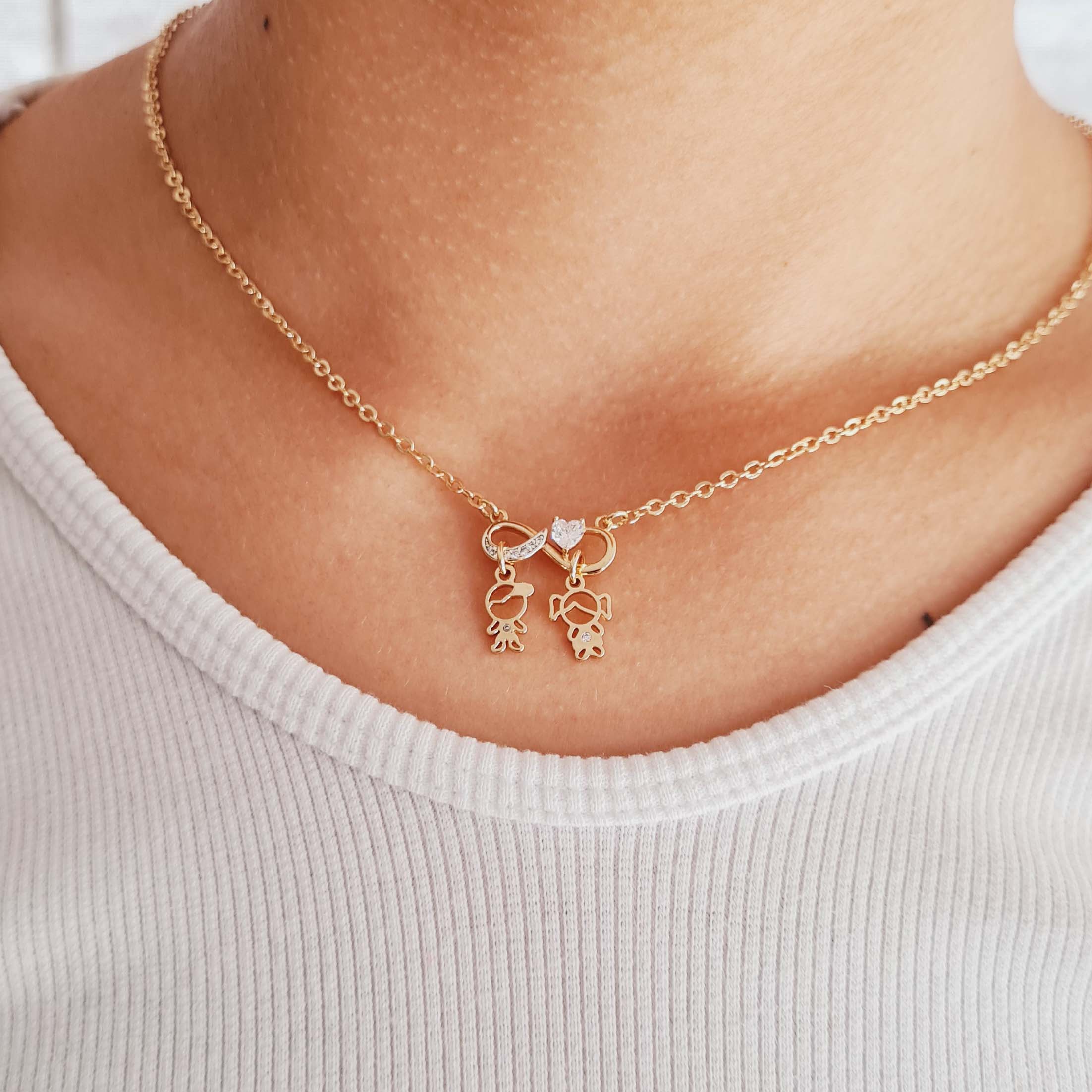 Colar de Infinito com Dois Pingentes de Filhos Banhado a Ouro 18K