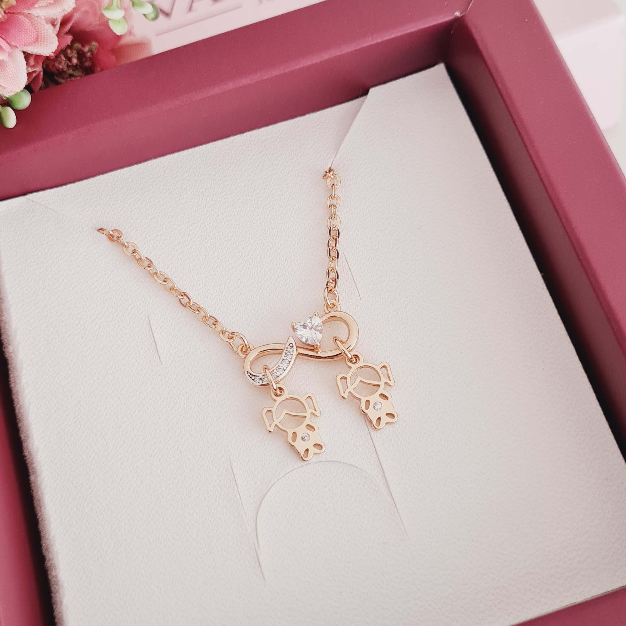 Colar de Infinito com Dois Pingentes de Filhos Banhado a Ouro 18K