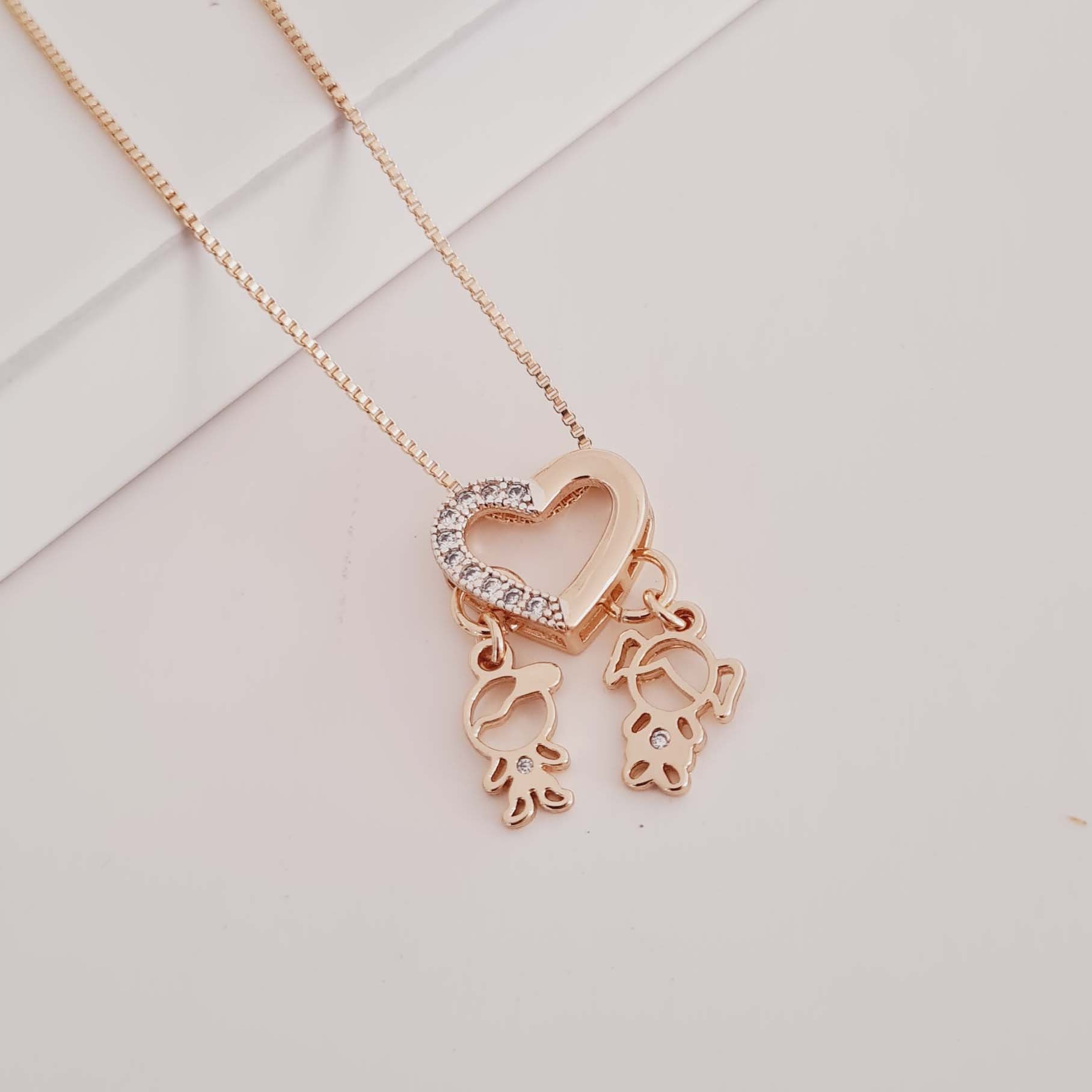 Colar com Coração com Dois Pingentes de Filhos Banhados a Ouro 18K