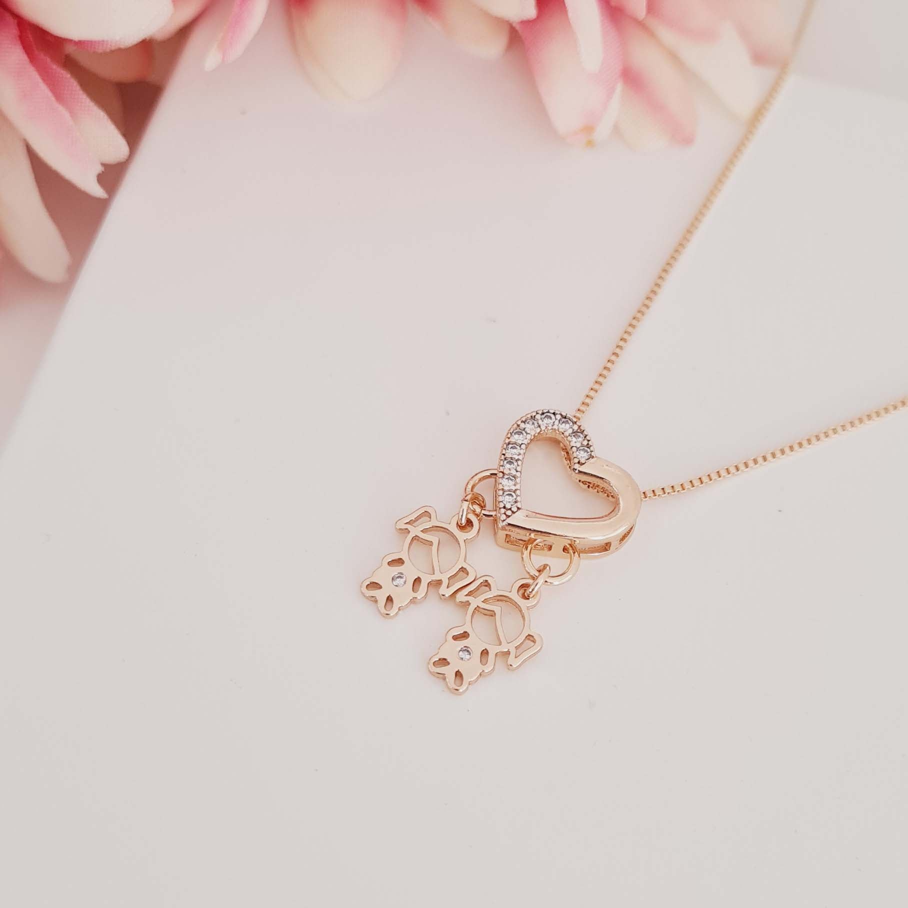Colar com Coração com Dois Pingentes de Filhos Banhados a Ouro 18K