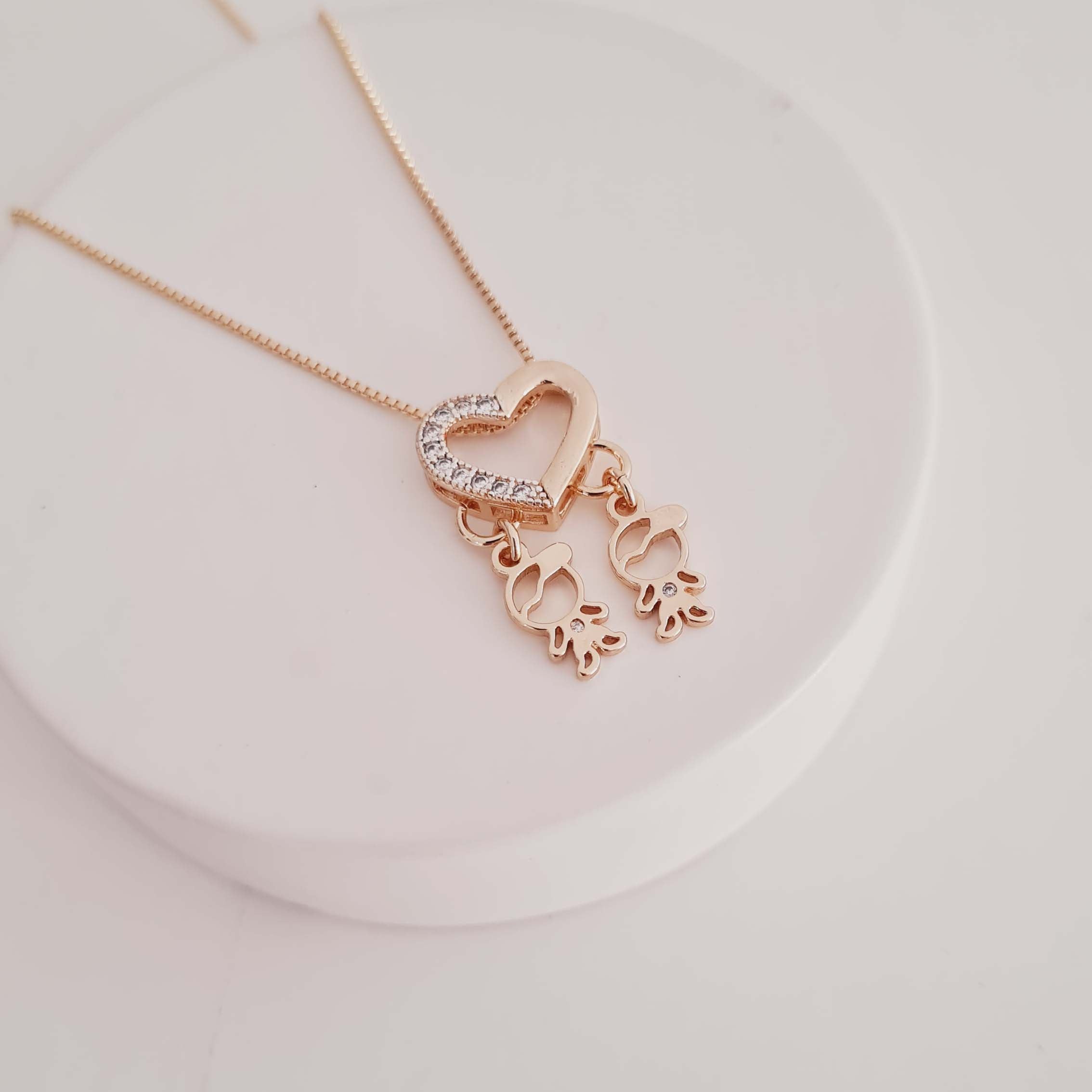 Colar com Coração com Dois Pingentes de Filhos Banhados a Ouro 18K