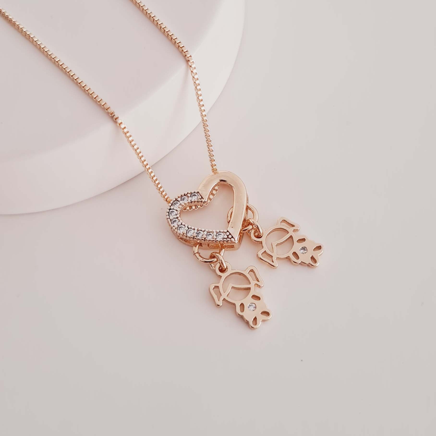Colar com Coração com Dois Pingentes de Filhos Banhados a Ouro 18K